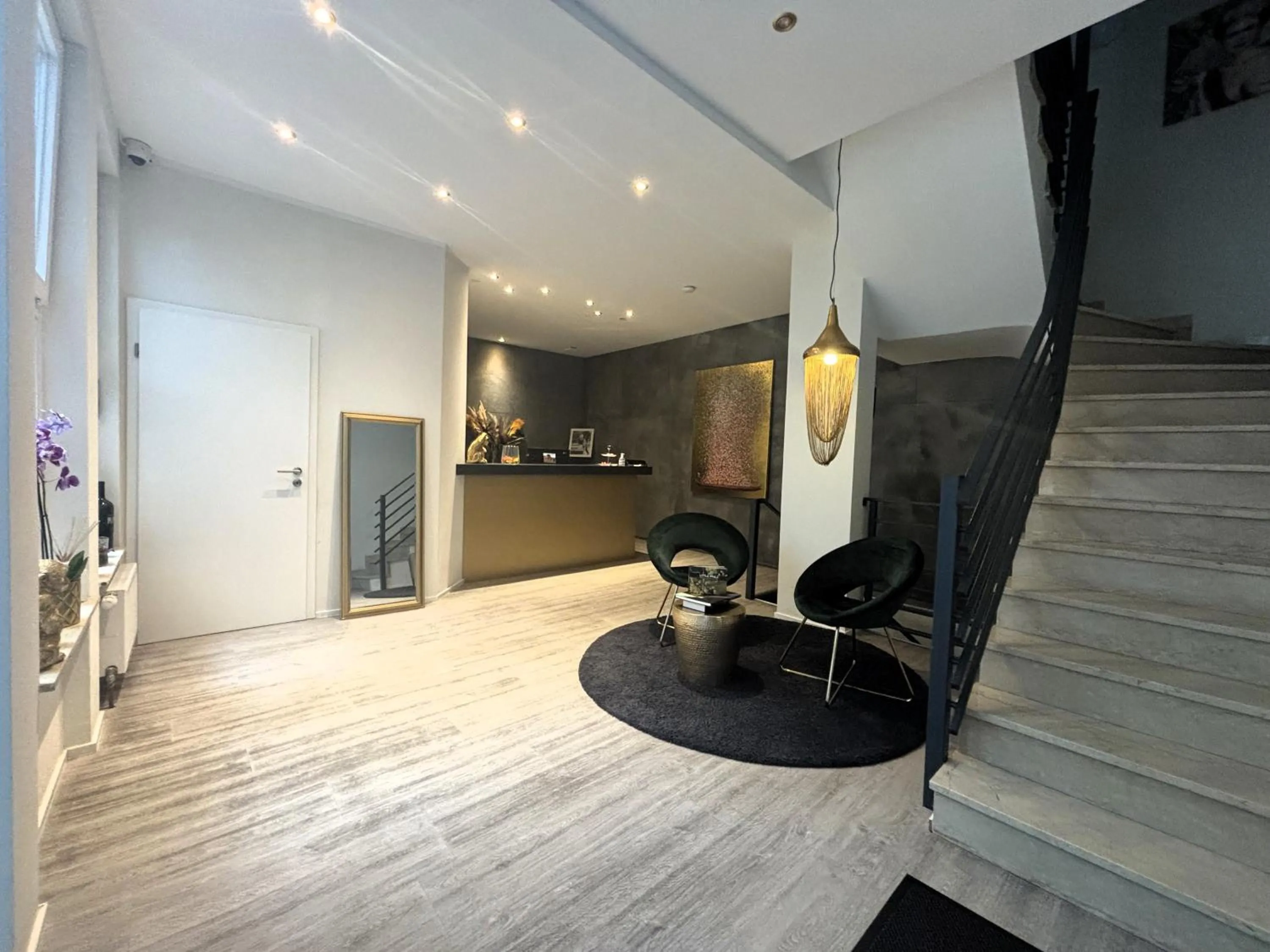 Lobby or reception in Simplex Stays Hotel Quartier 8 - Digital Access