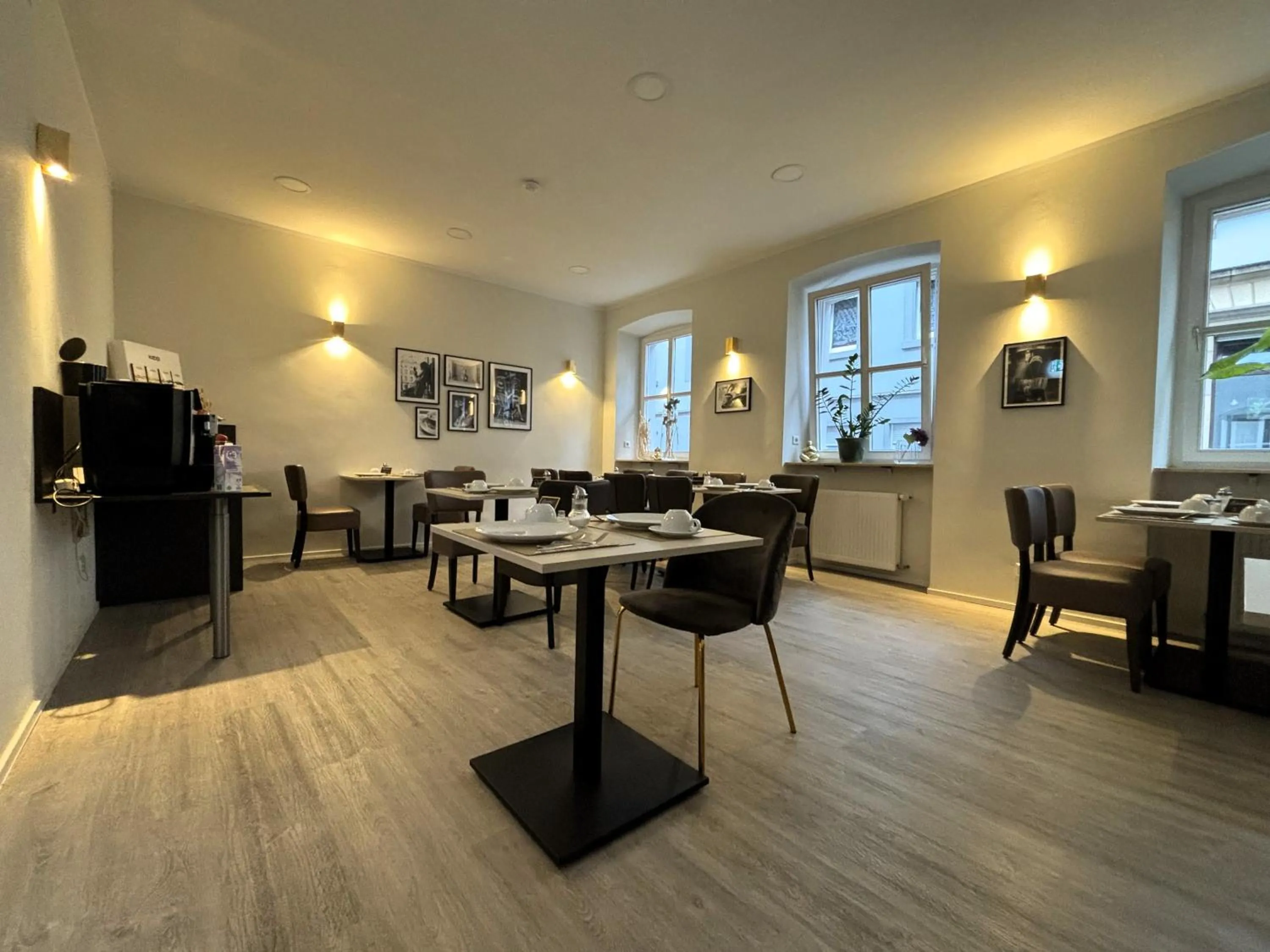 Breakfast in Simplex Stays Hotel Quartier 8 - Digital Access