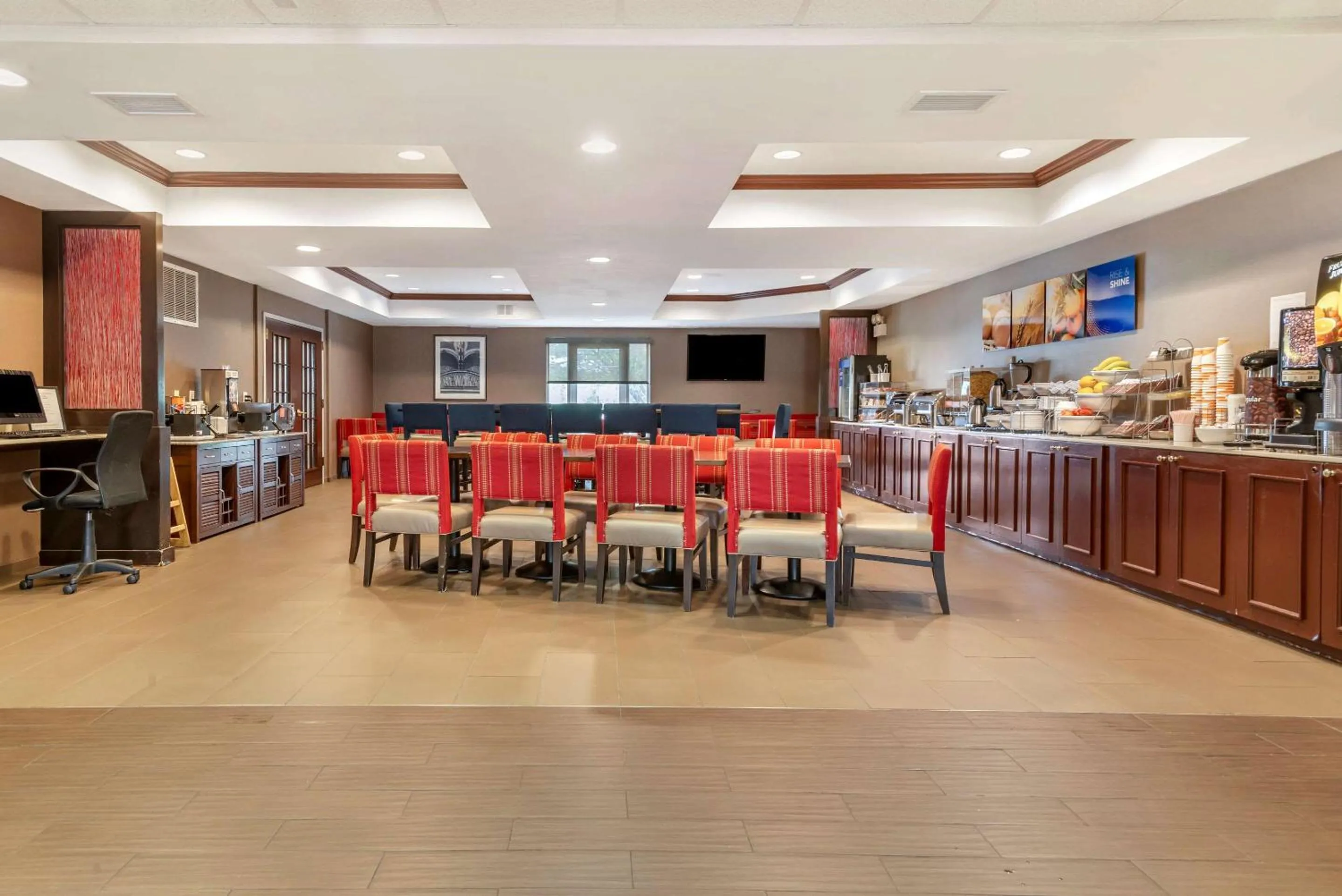 Restaurant/places to eat in Comfort Suites Newark - Harrison