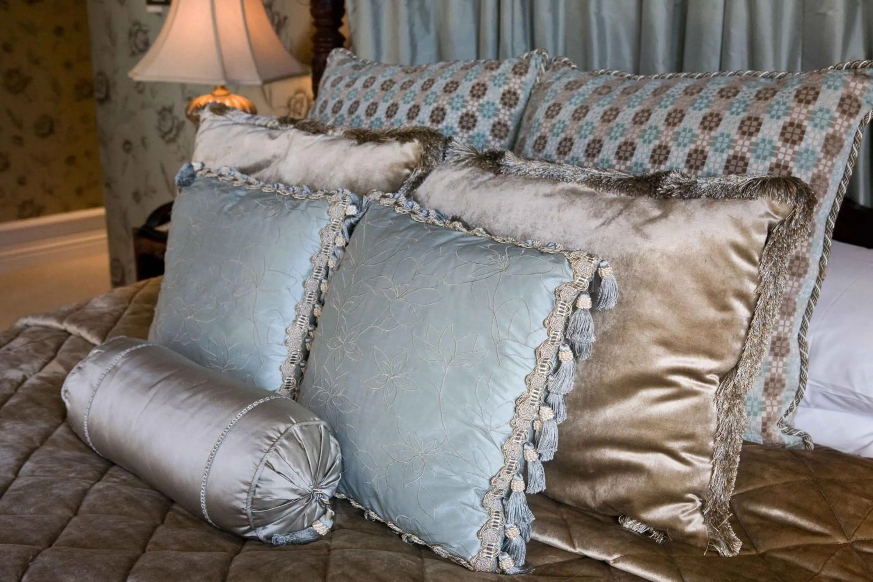 Bed in Kilronan Castle Hotel & Spa