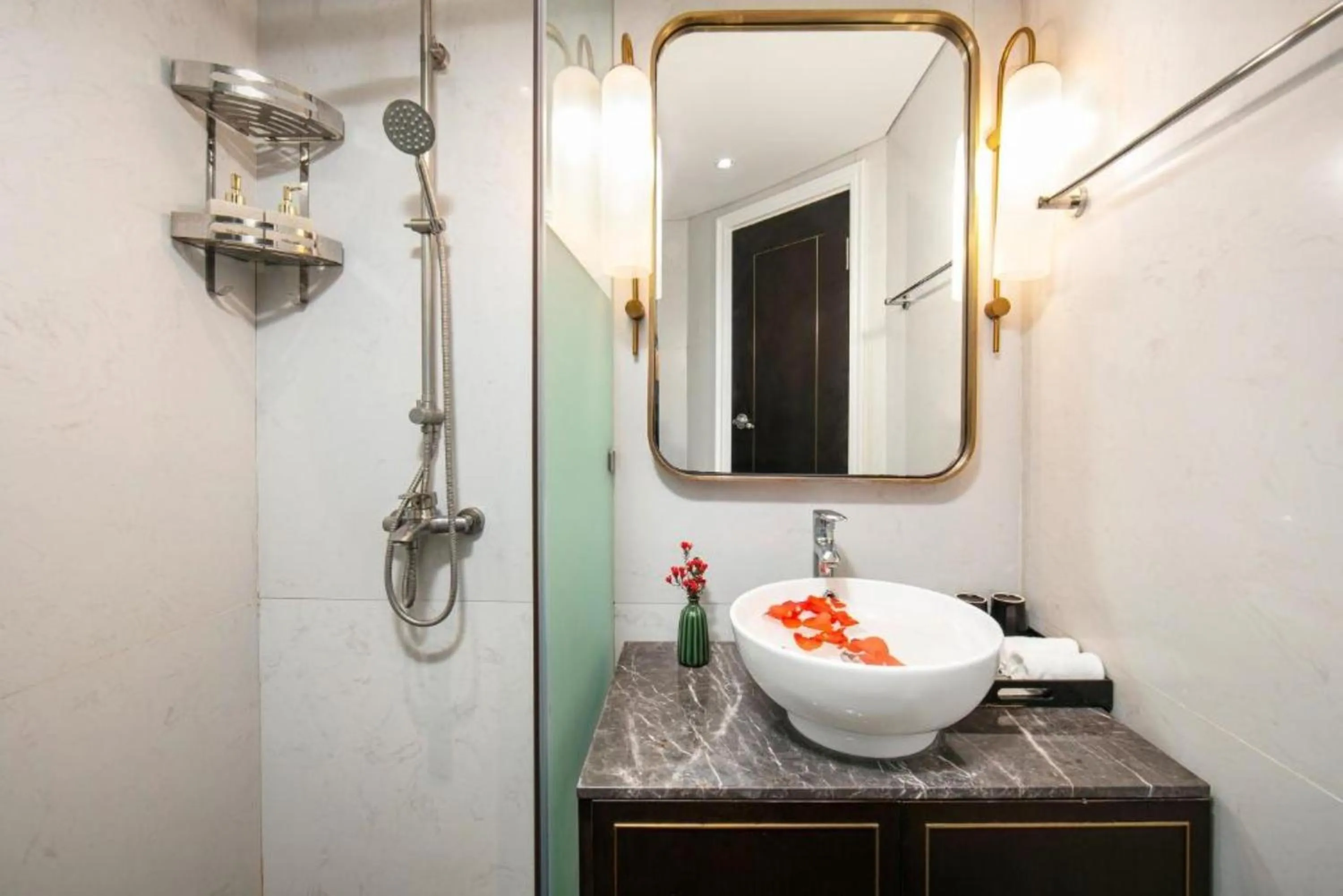 Bathroom in San Palace Hotel & Rooftop