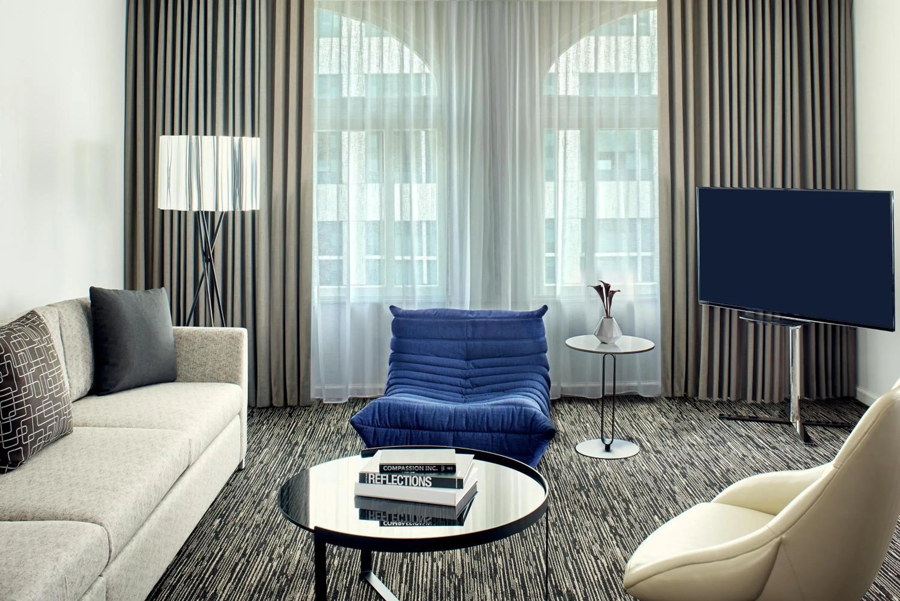 TV and multimedia in Hotel Zelos San Francisco