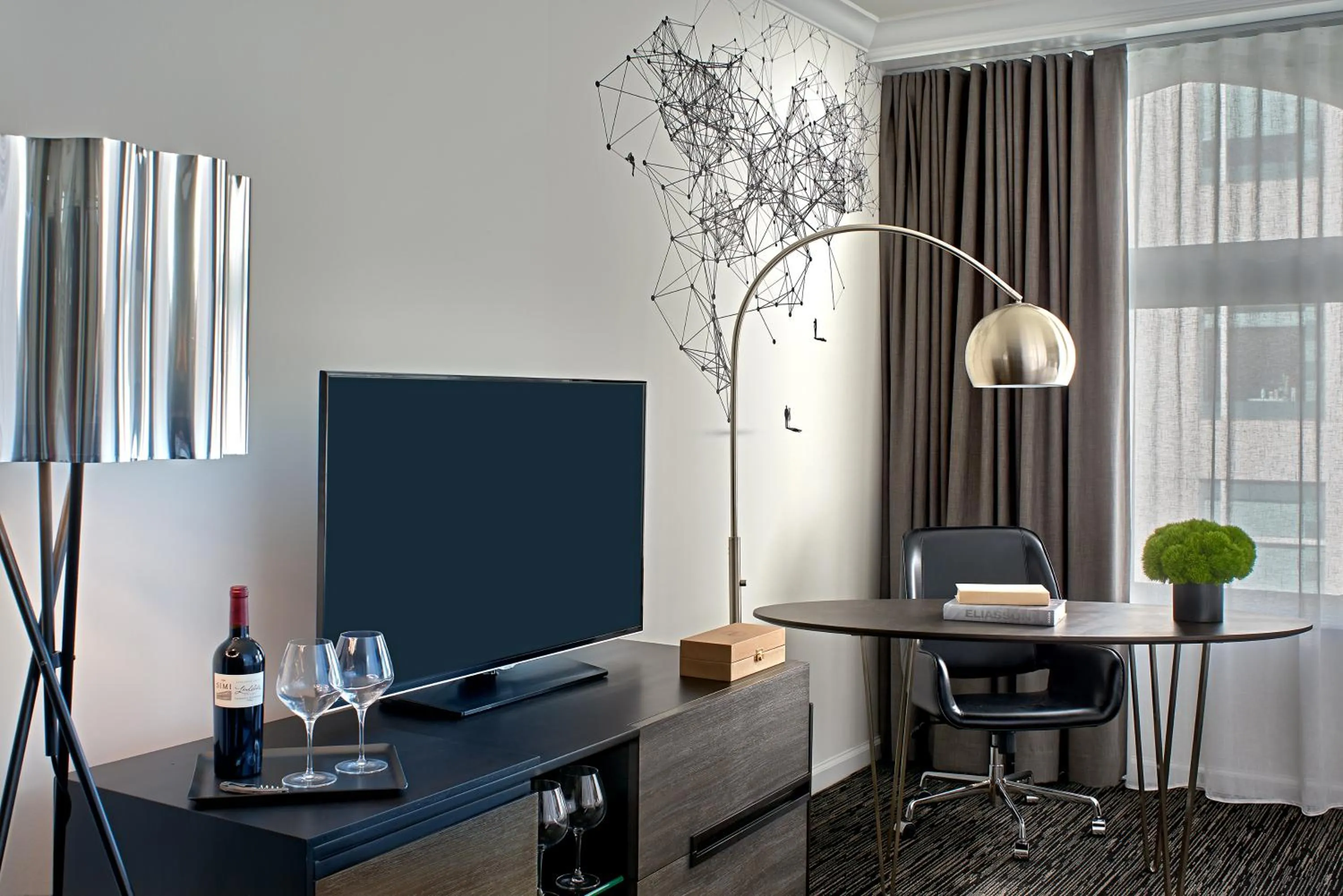 TV and multimedia in Hotel Zelos San Francisco