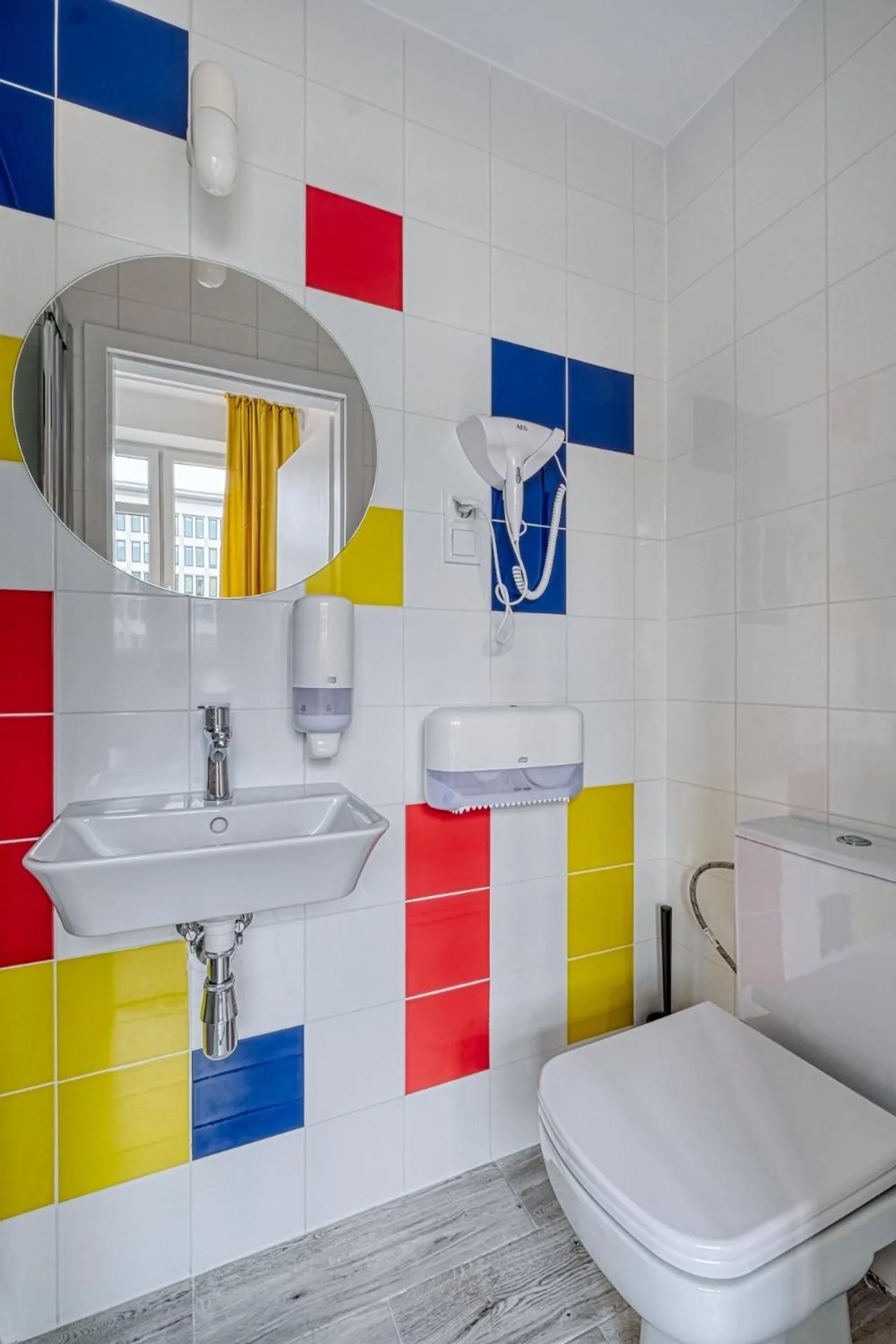 Toilet in Level Rooms