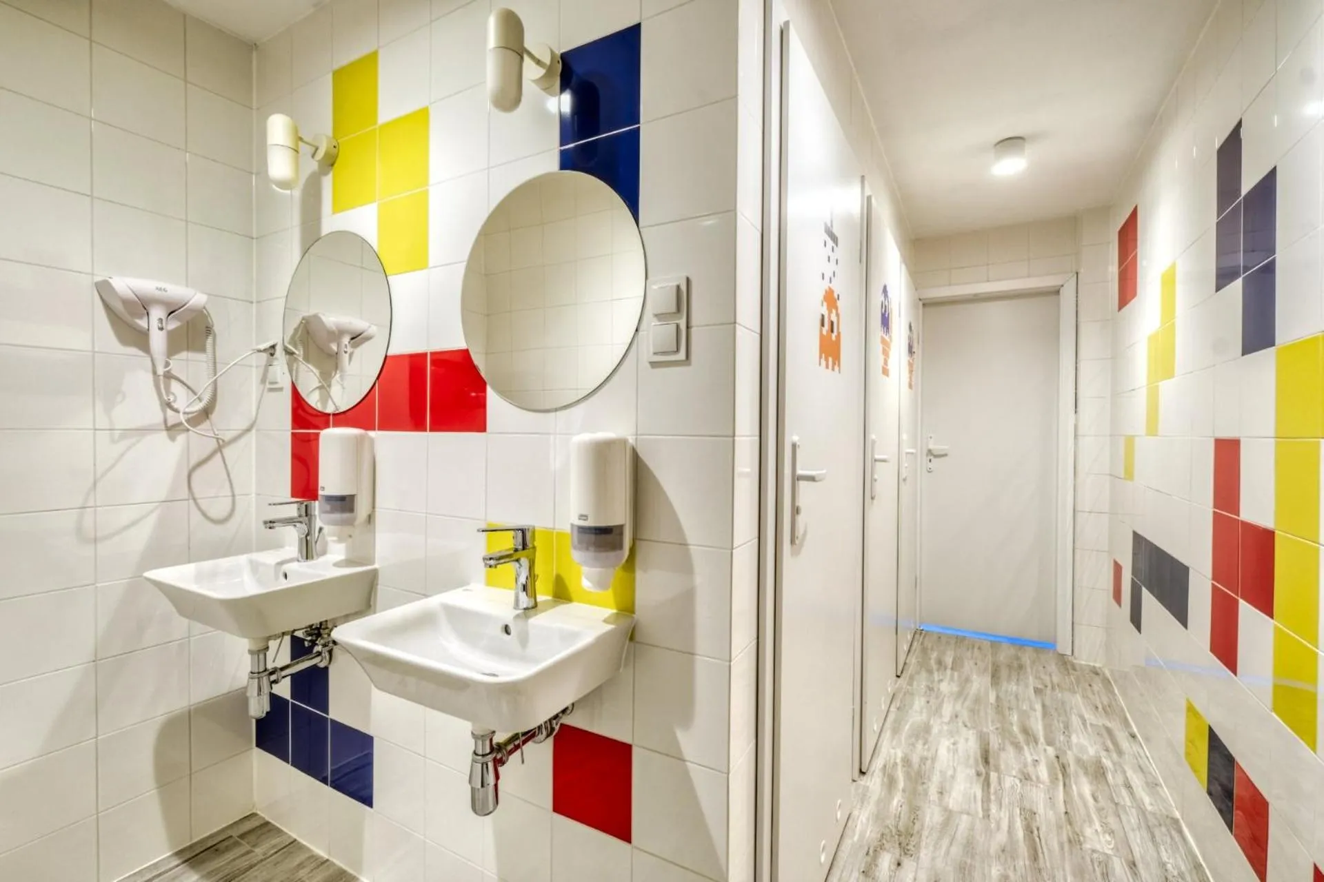 Bathroom in Level Rooms