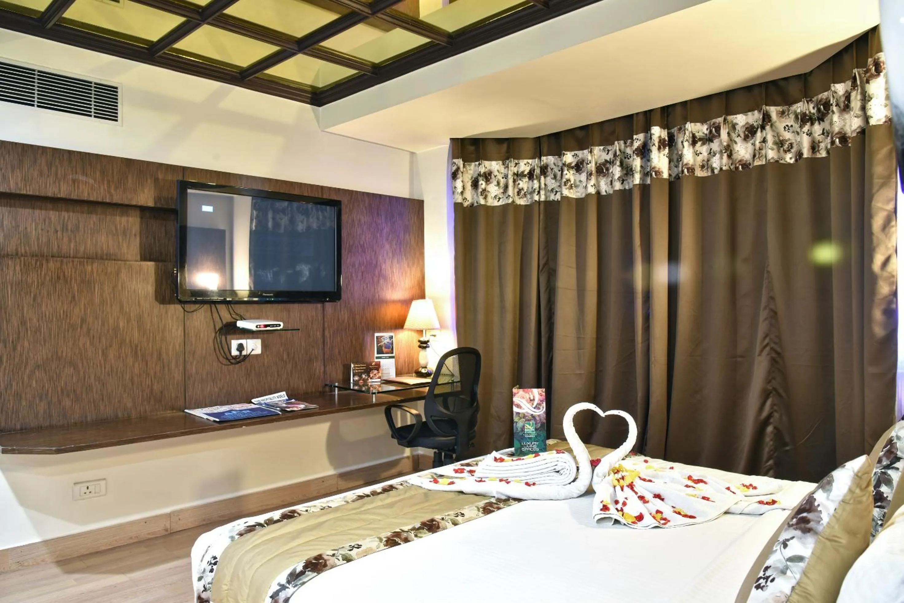 TV and multimedia in Quality Inn Residency