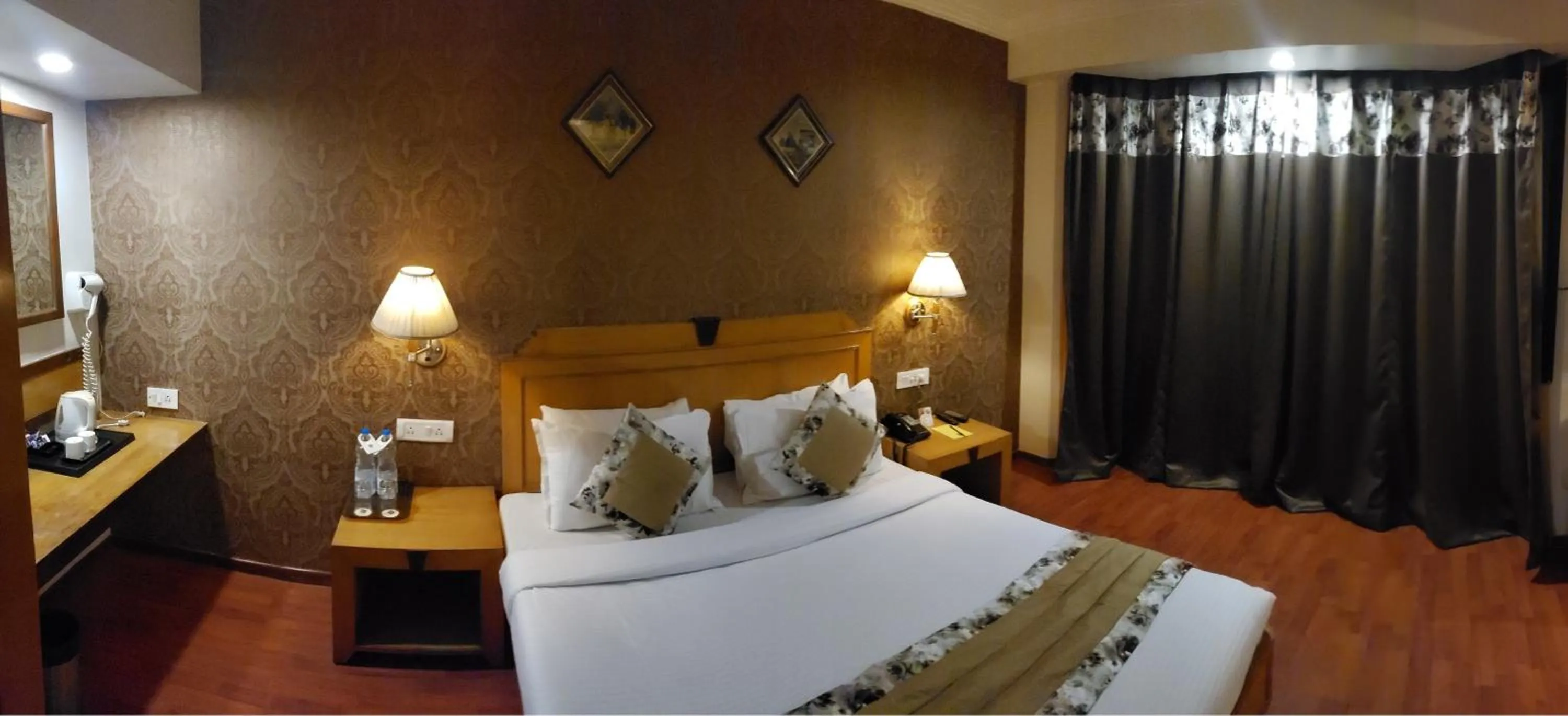 Bed in Quality Inn Residency