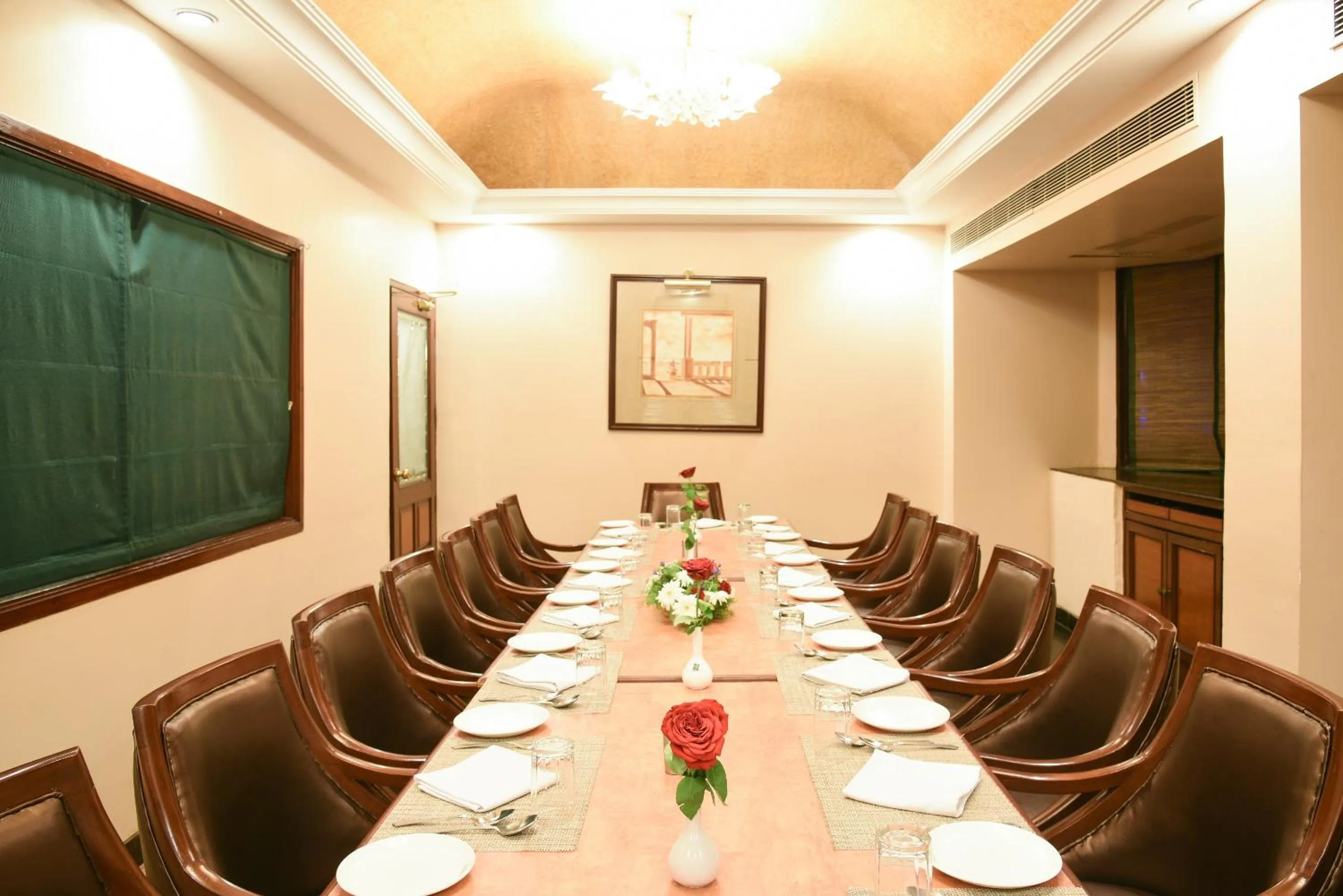 Restaurant/places to eat in Quality Inn Residency