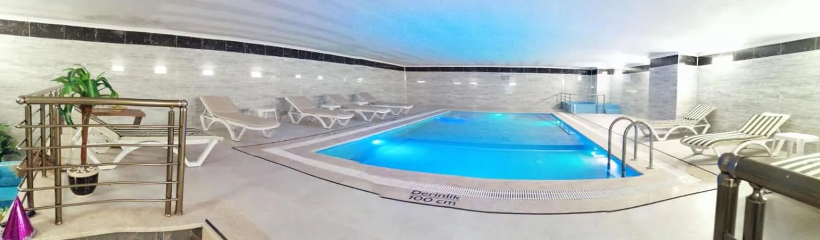 Swimming pool in Grand Rimedya Hotel Bursa