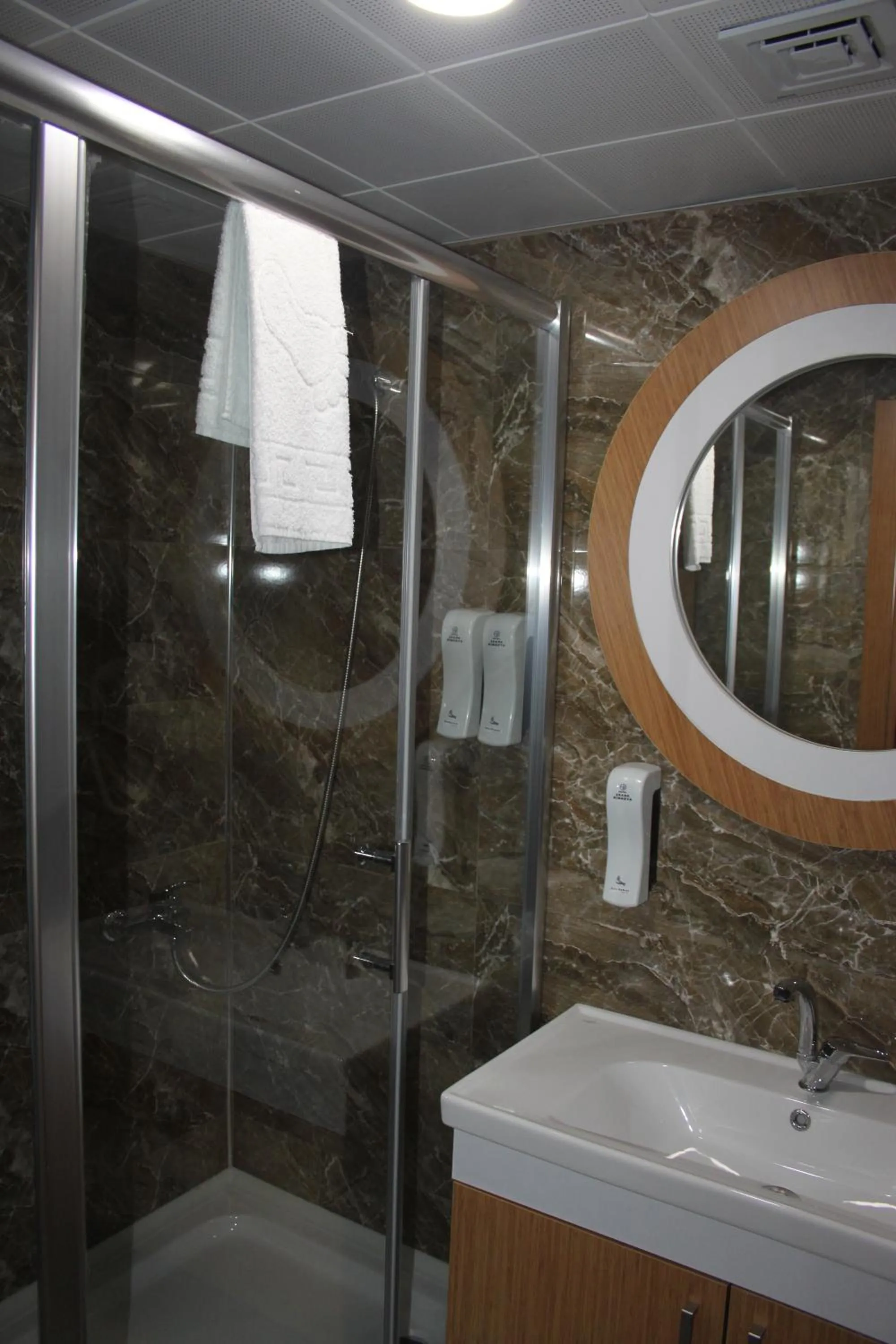 Shower in Grand Rimedya Hotel Bursa