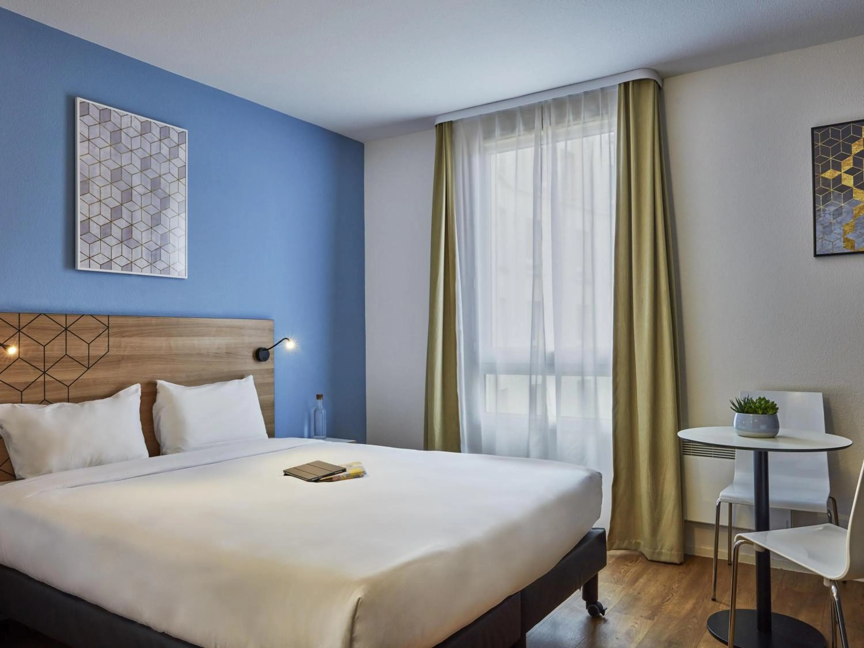 Property building, Bed in Aparthotel Adagio Access Paris Quai d'Ivry