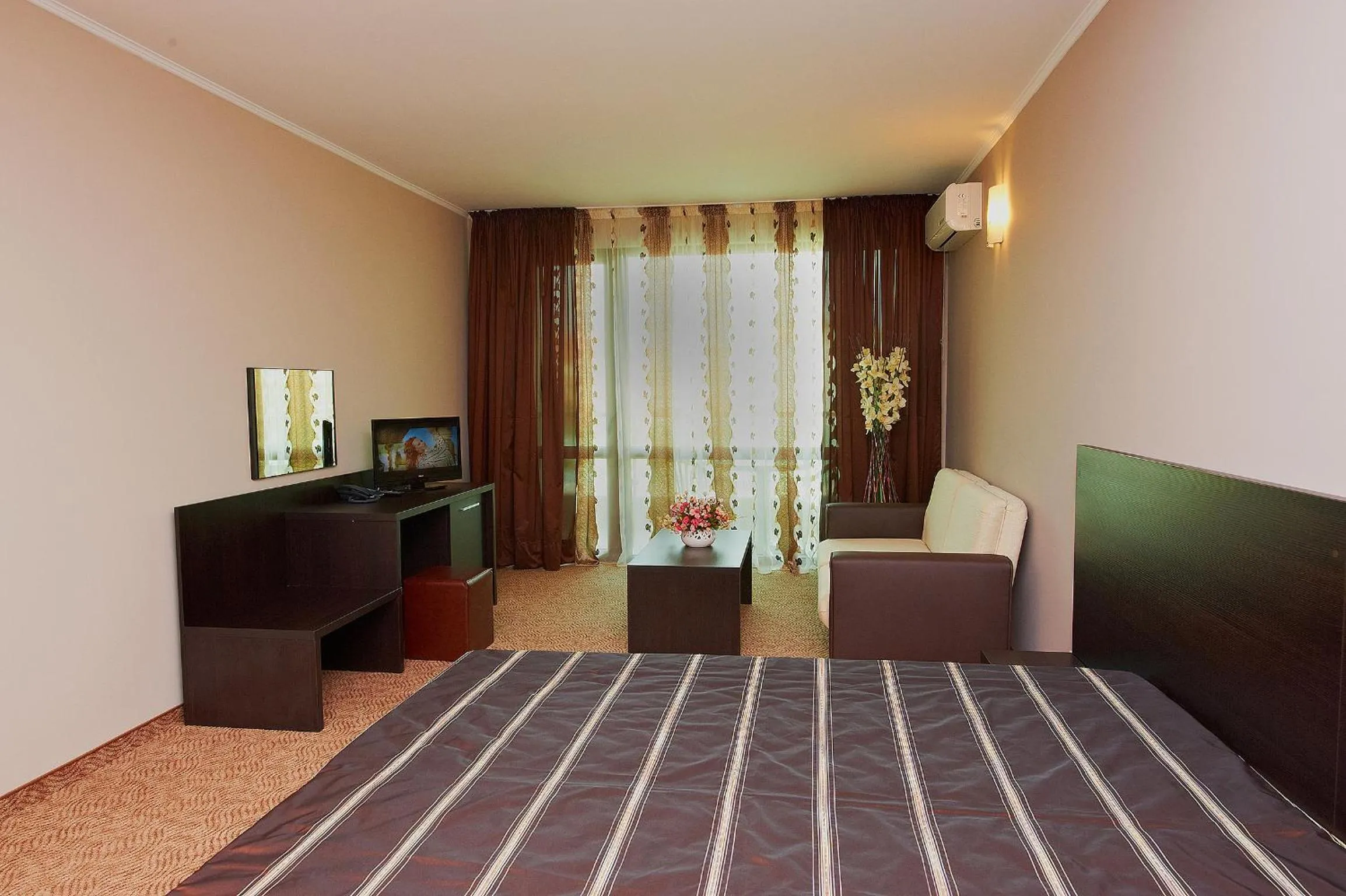 Bed in Central Plaza