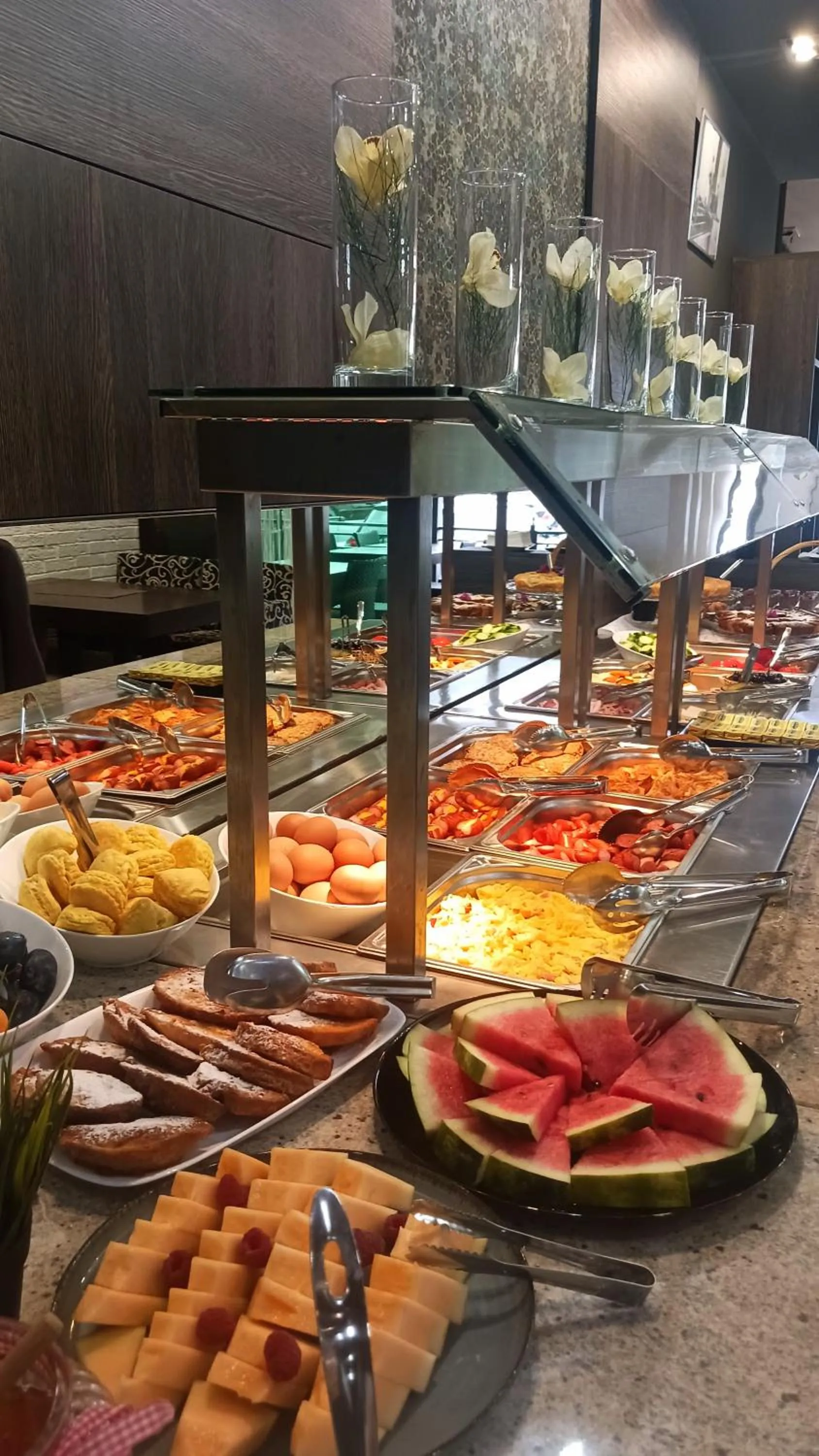 Breakfast in Central Plaza