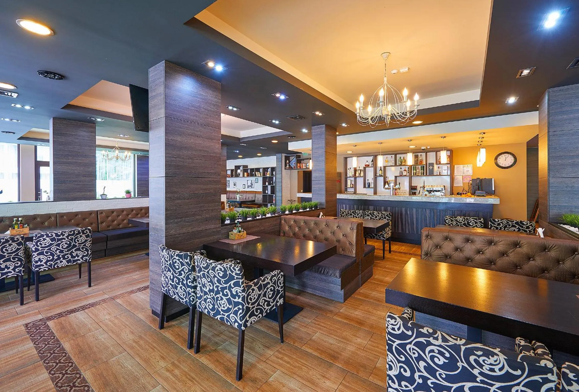 Restaurant/places to eat in Central Plaza