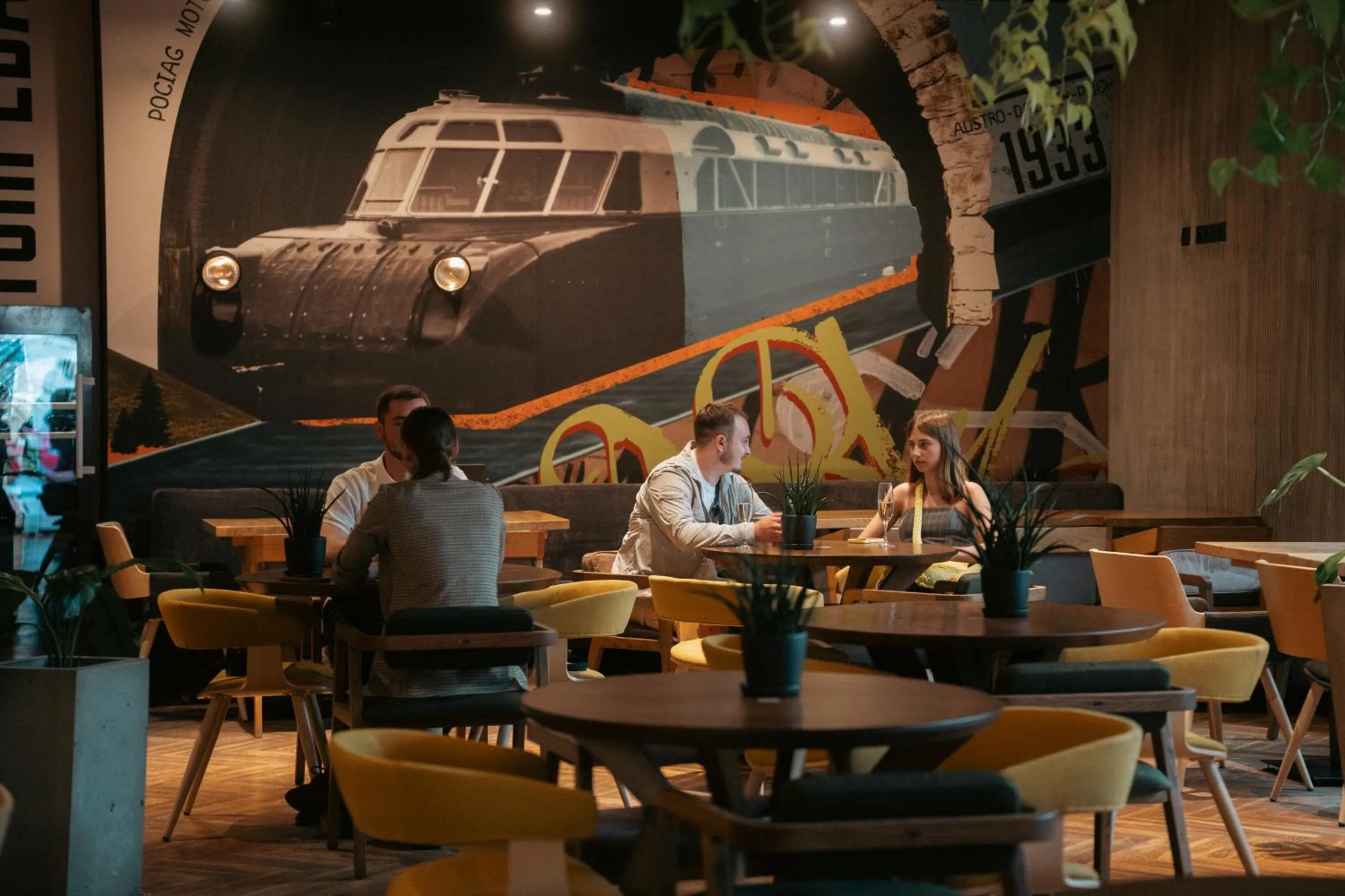 Restaurant/places to eat in !FEST Hotel