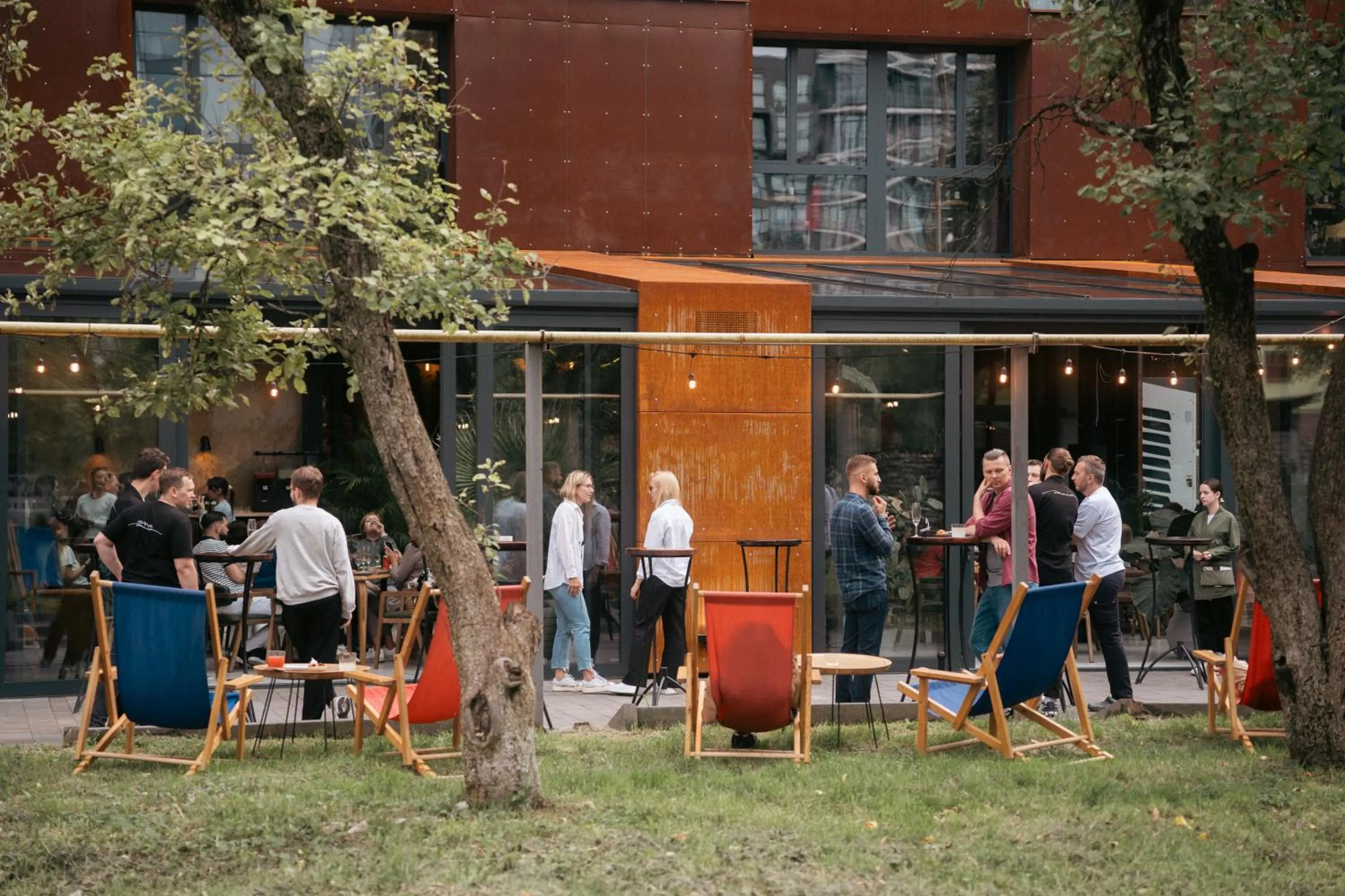 Restaurant/places to eat in !FEST Hotel