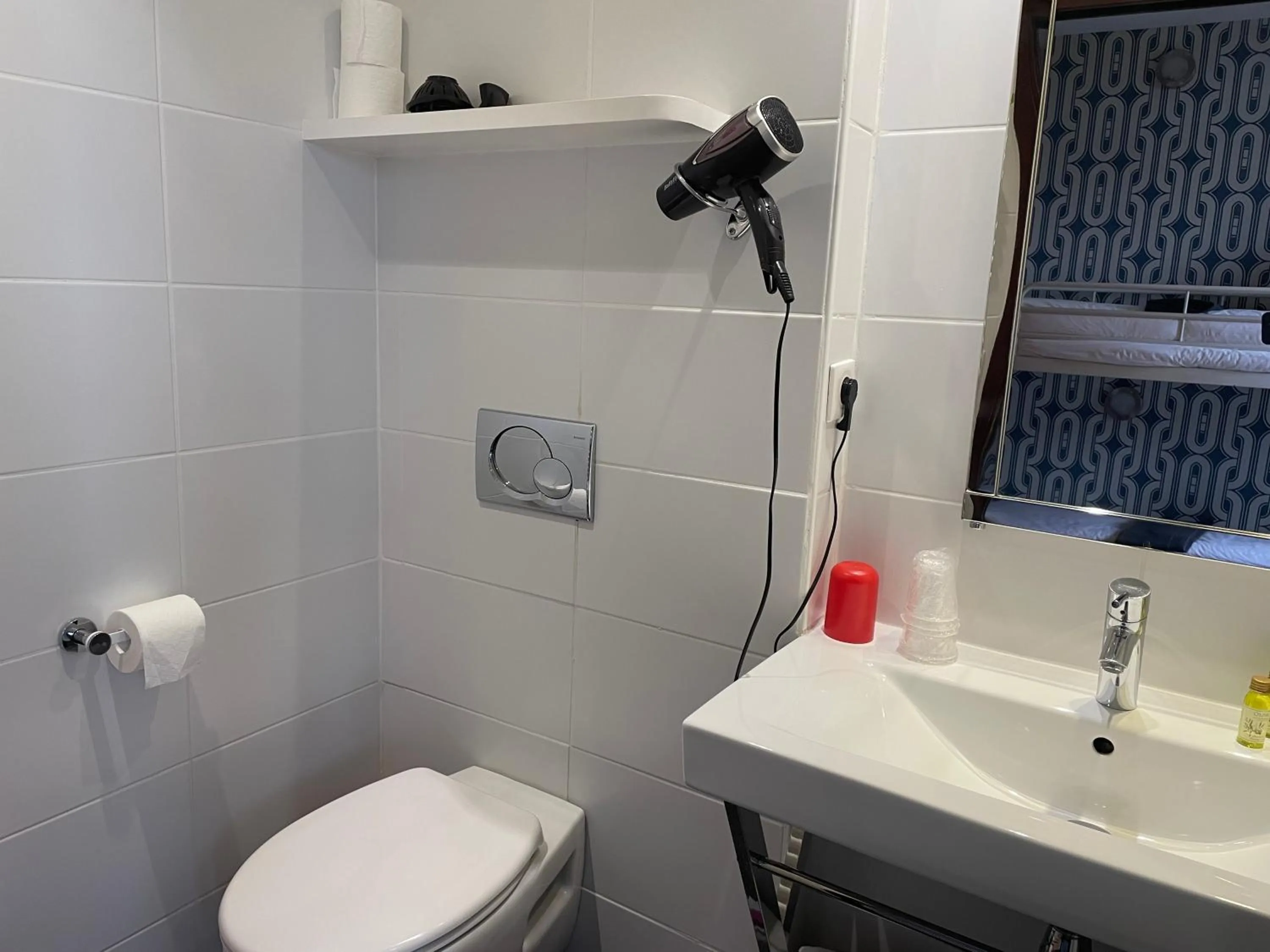 Bathroom in Hôtel Mirano