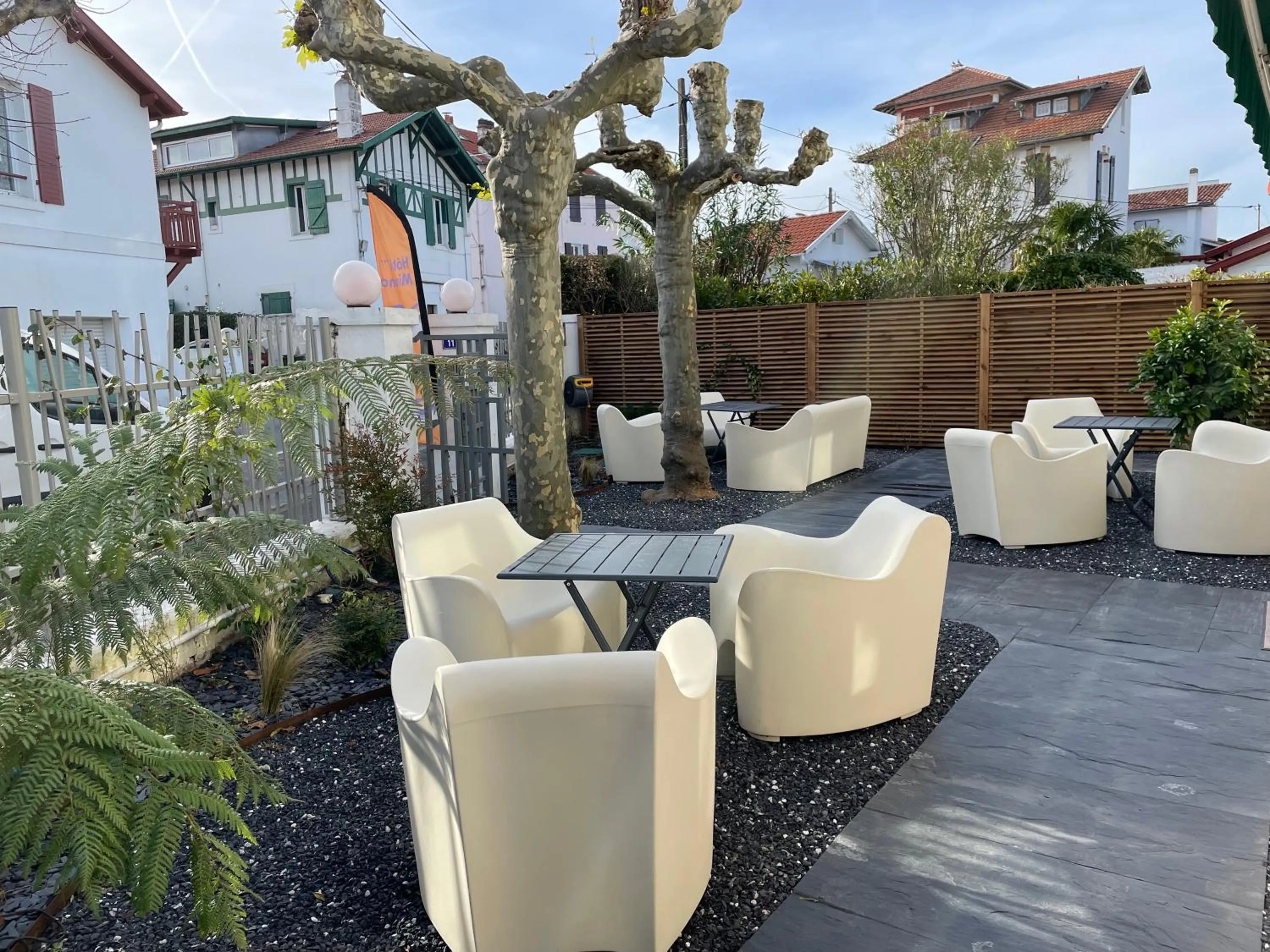 Patio in Hôtel Mirano