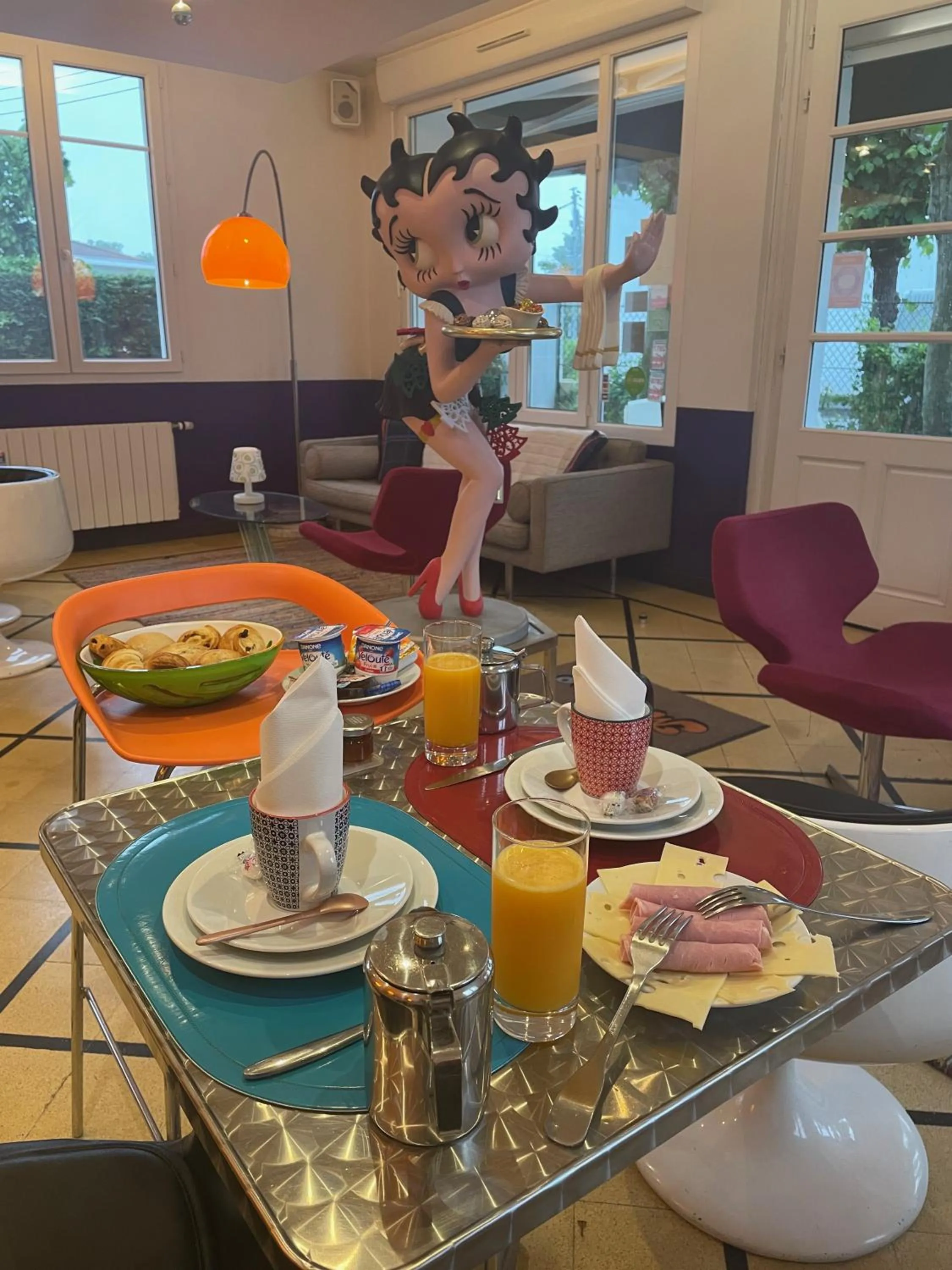 Breakfast in Hôtel Mirano