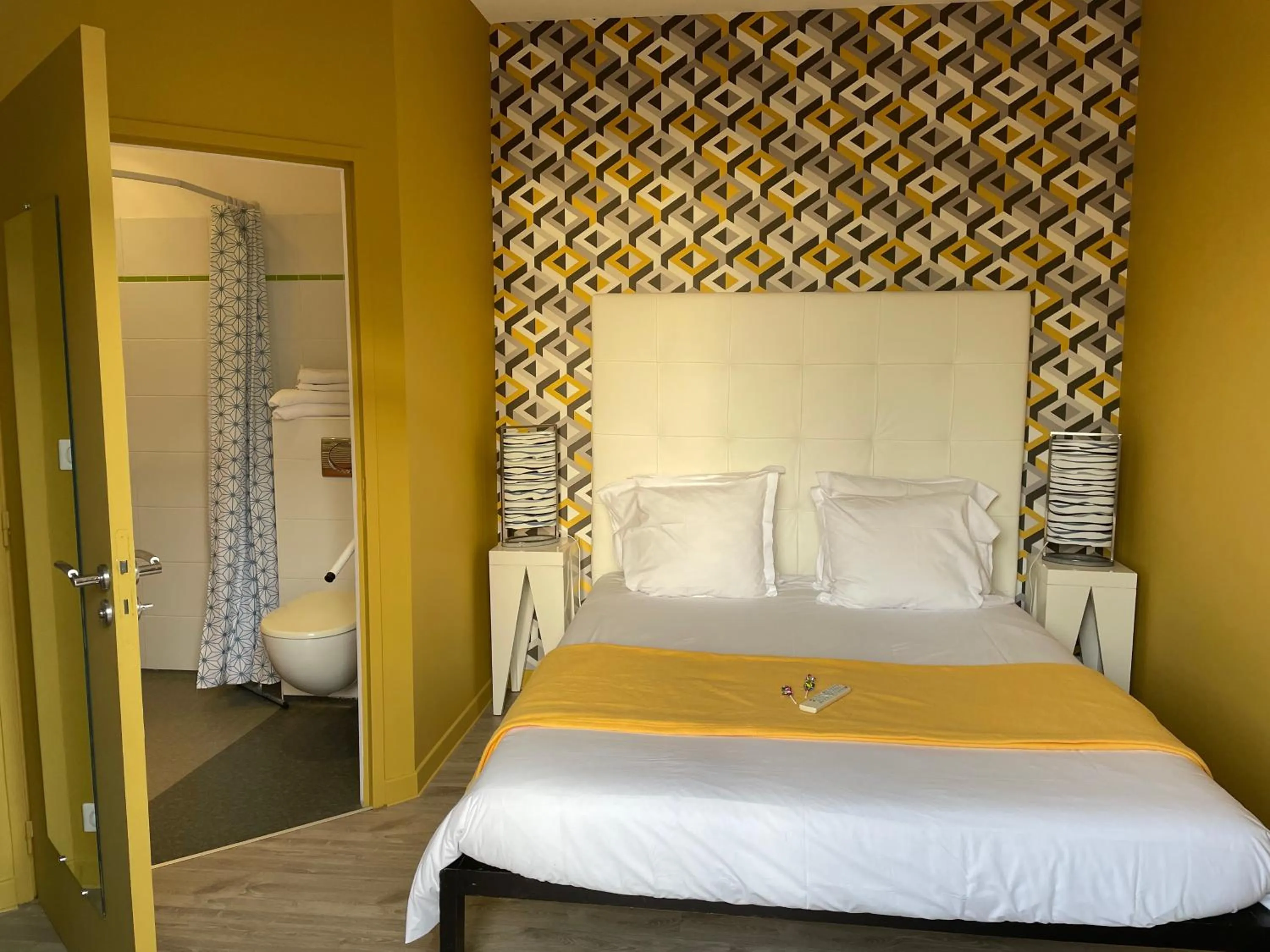 Bed in Hôtel Mirano