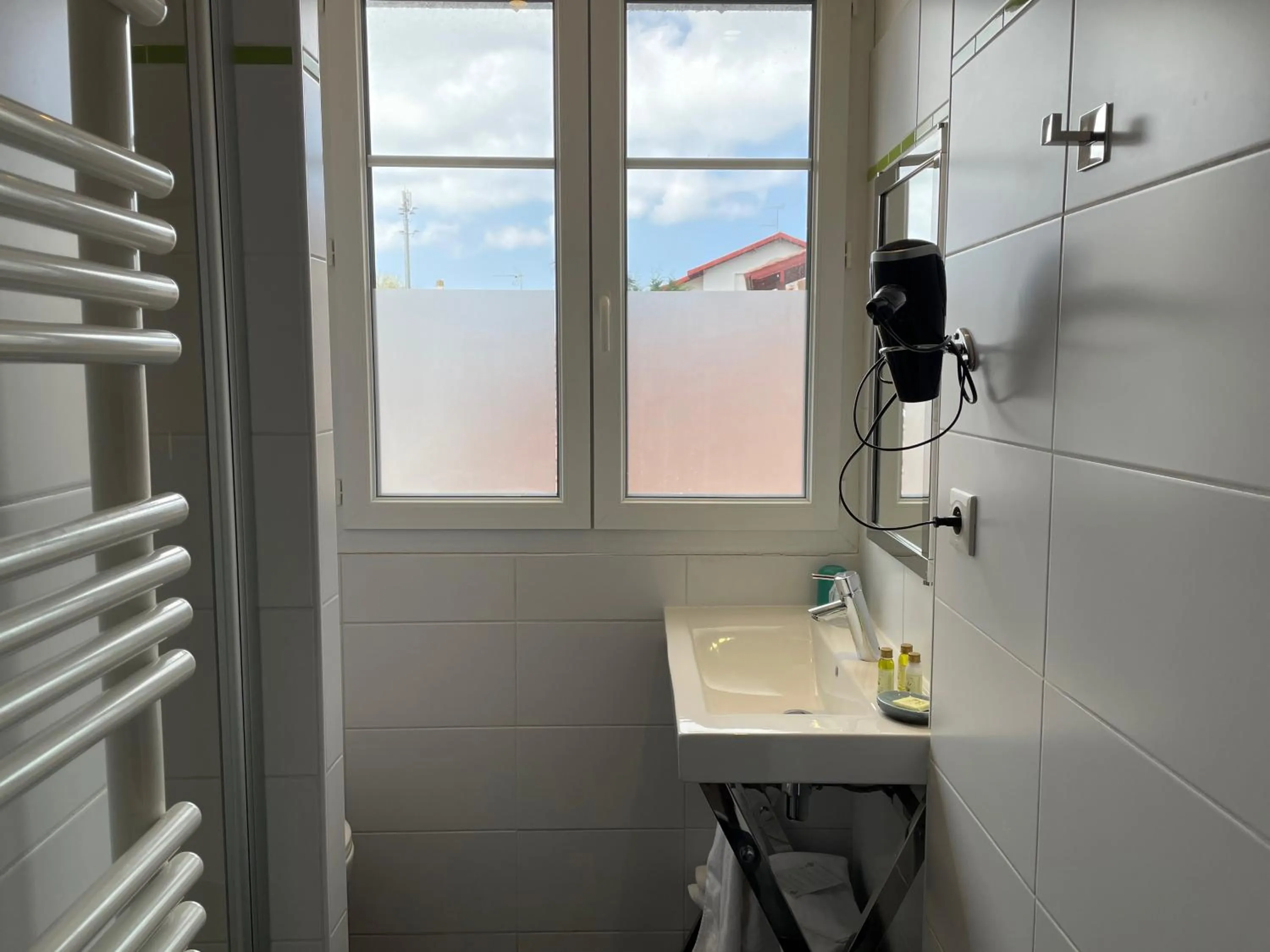Bathroom in Hôtel Mirano
