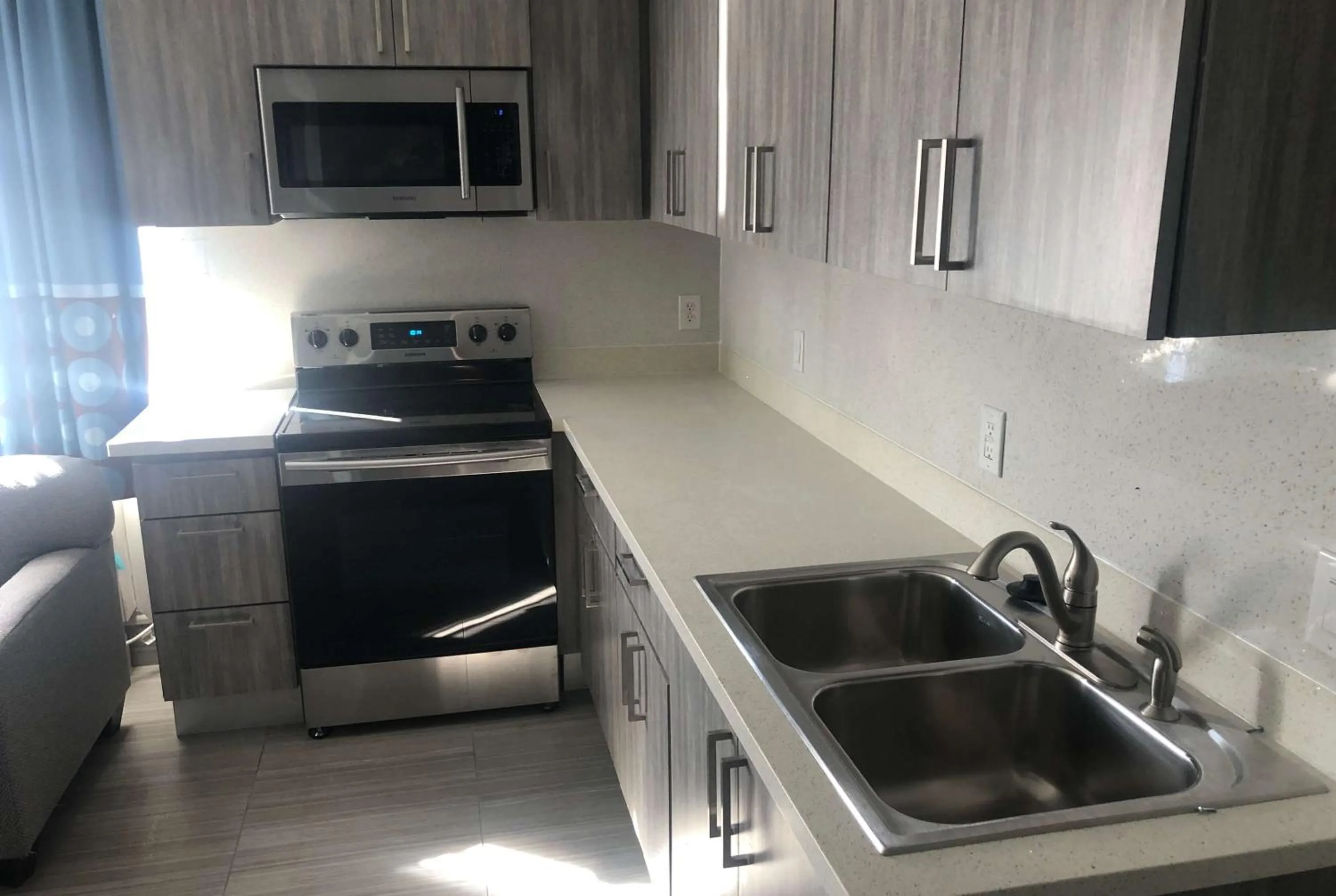 Photo of the whole room in Hotel Blue Spring