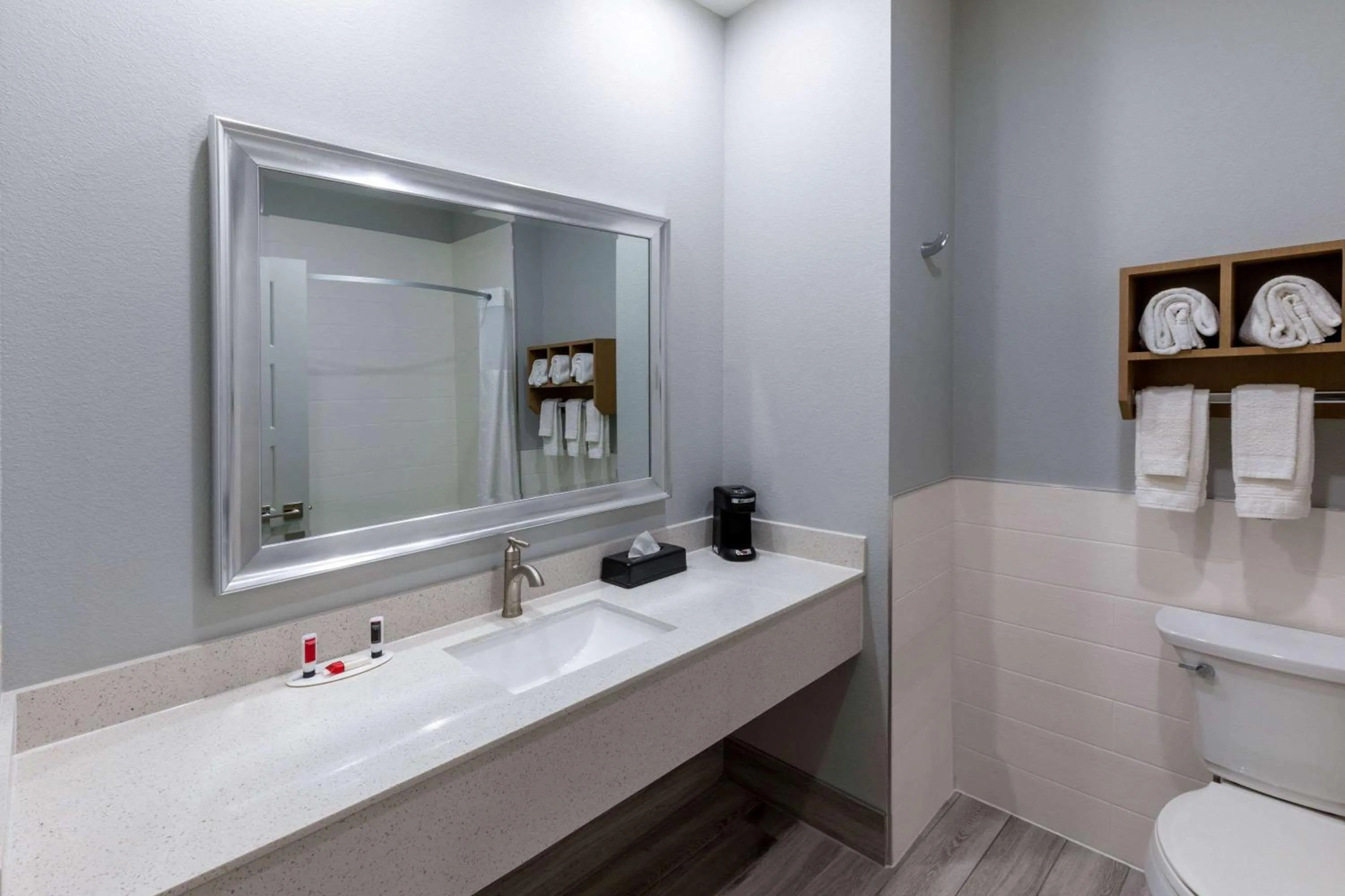 Bathroom in Days Inn & Suites by Wyndham Downtown/University of Houston