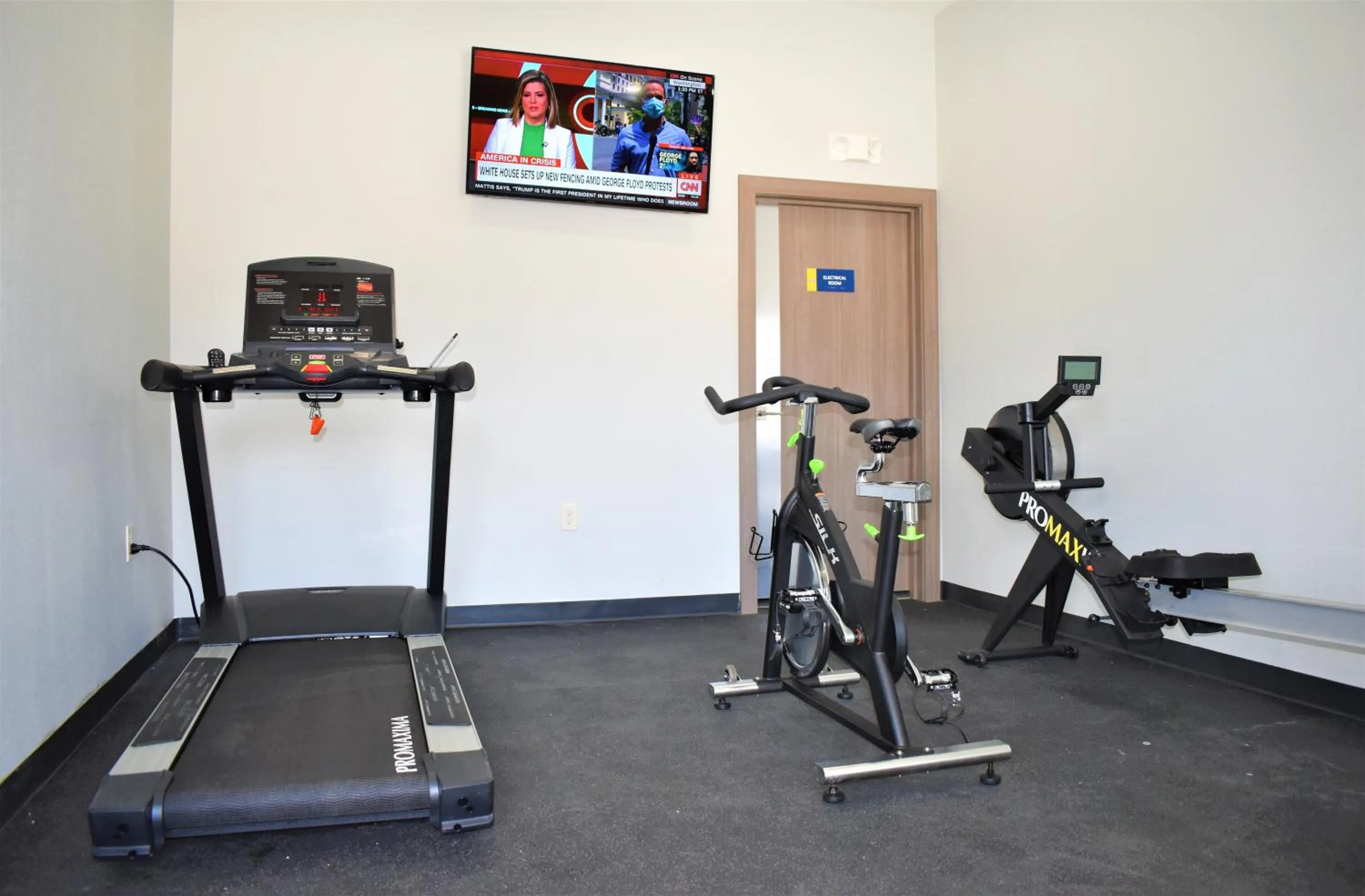 Fitness centre/facilities in Days Inn & Suites by Wyndham Downtown/University of Houston