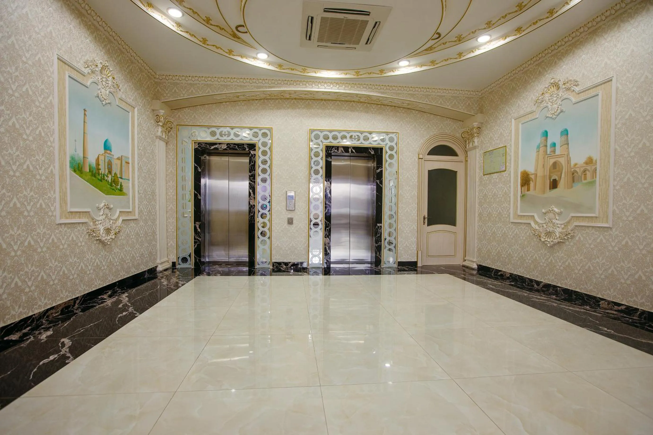 elevator in GRAND HOTEL SOGDIANA