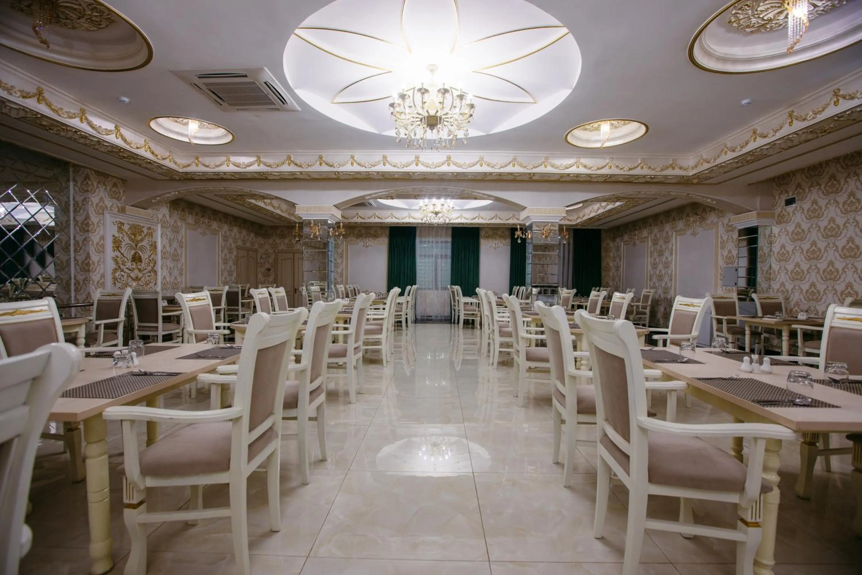 Restaurant/places to eat in GRAND HOTEL SOGDIANA