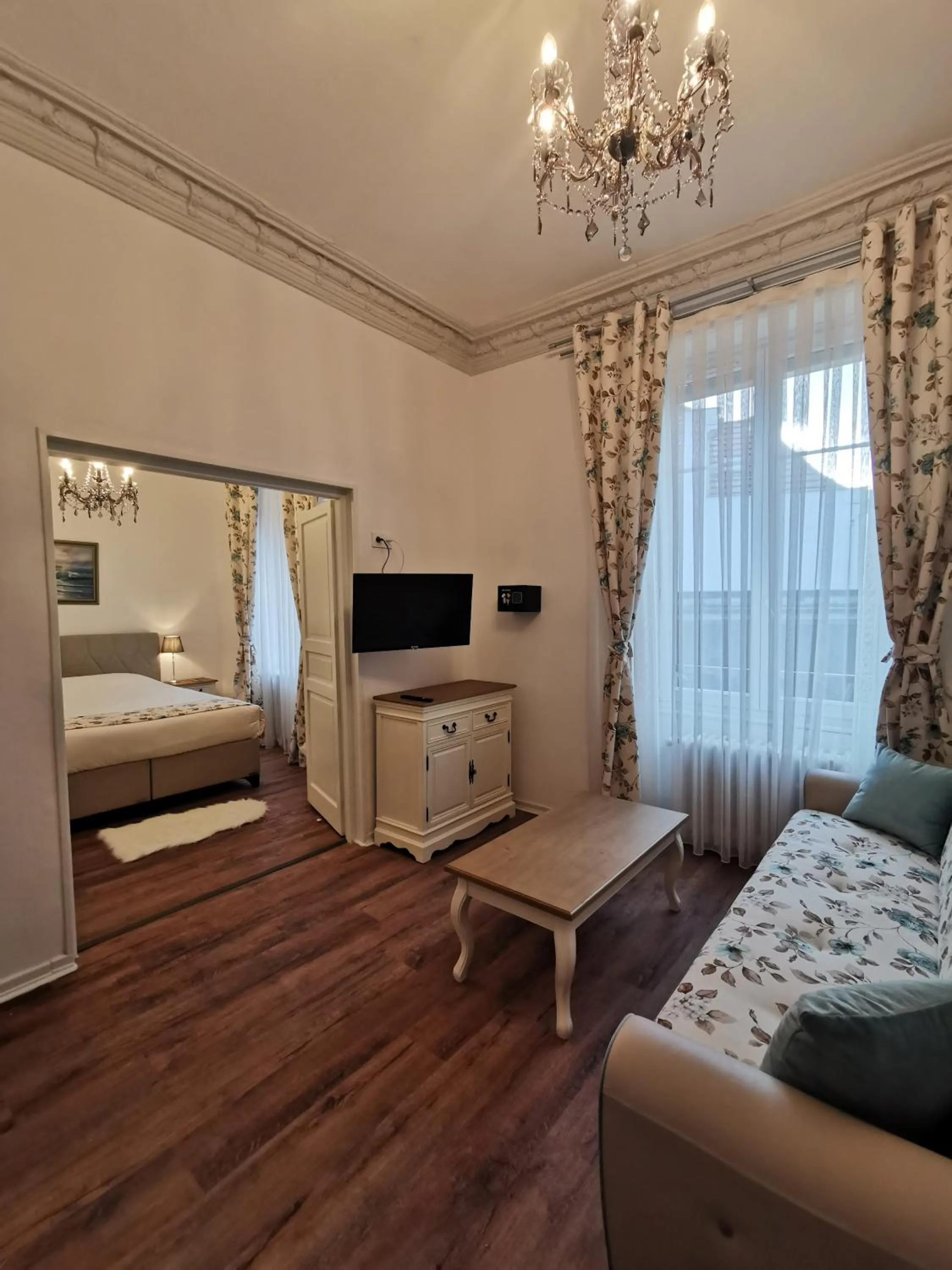 Communal lounge/ TV room, Bed in Colmar Suites - Résidence