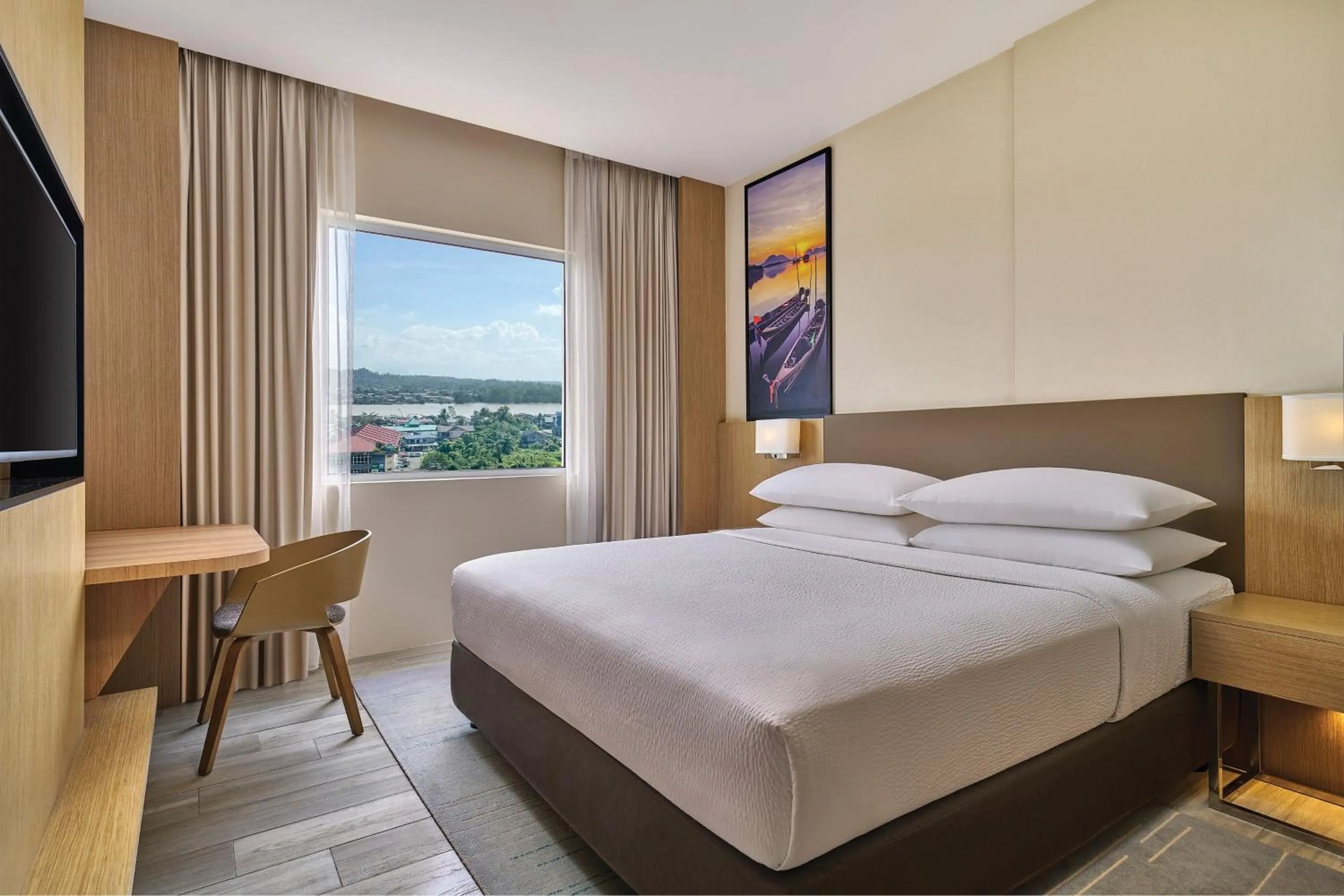 Photo of the whole room, Bed in Fairfield by Marriott Bintulu Paragon