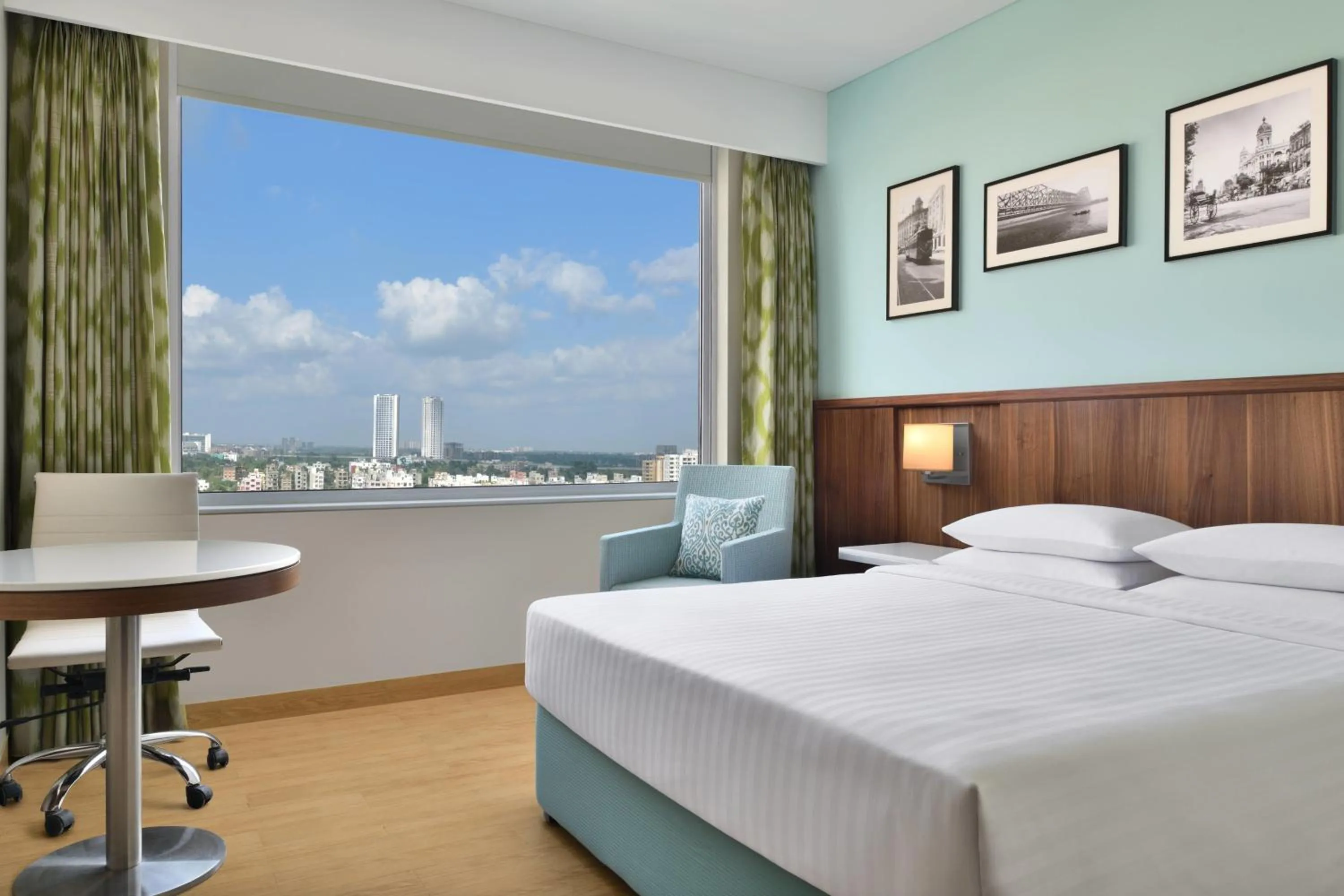 Photo of the whole room, Bed in Fairfield by Marriott Kolkata