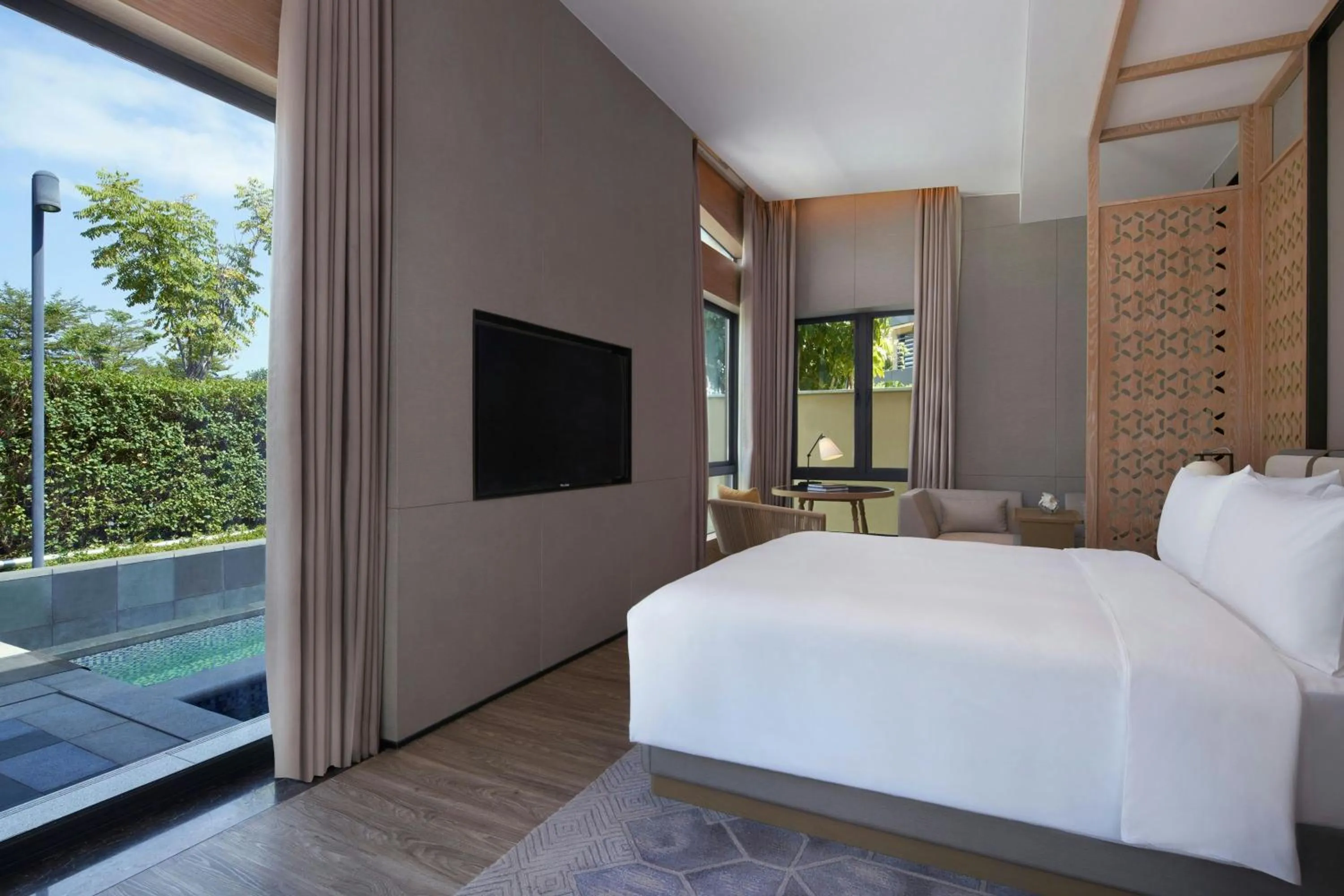 Bedroom, Bed in Renaissance Xiamen Hotel