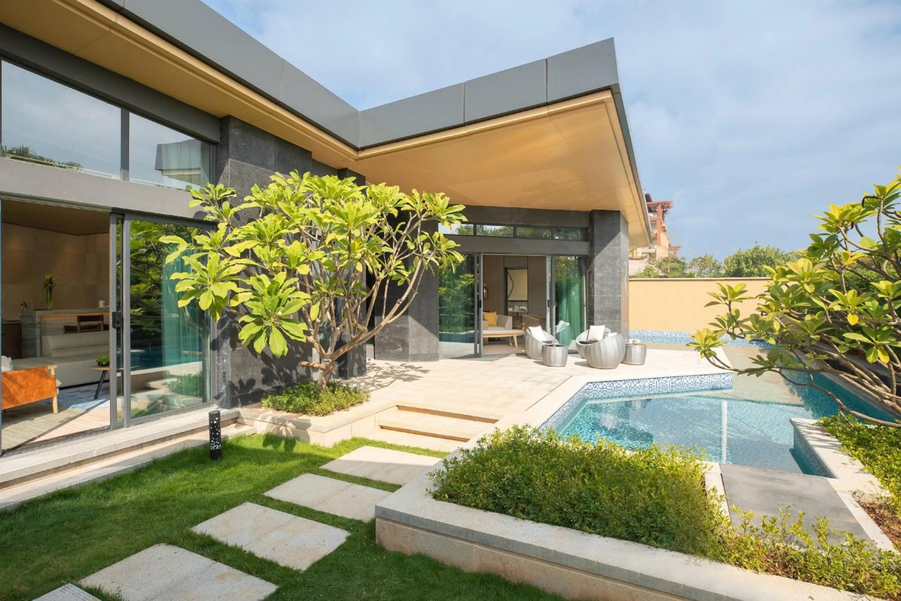 Bedroom in Renaissance Xiamen Hotel