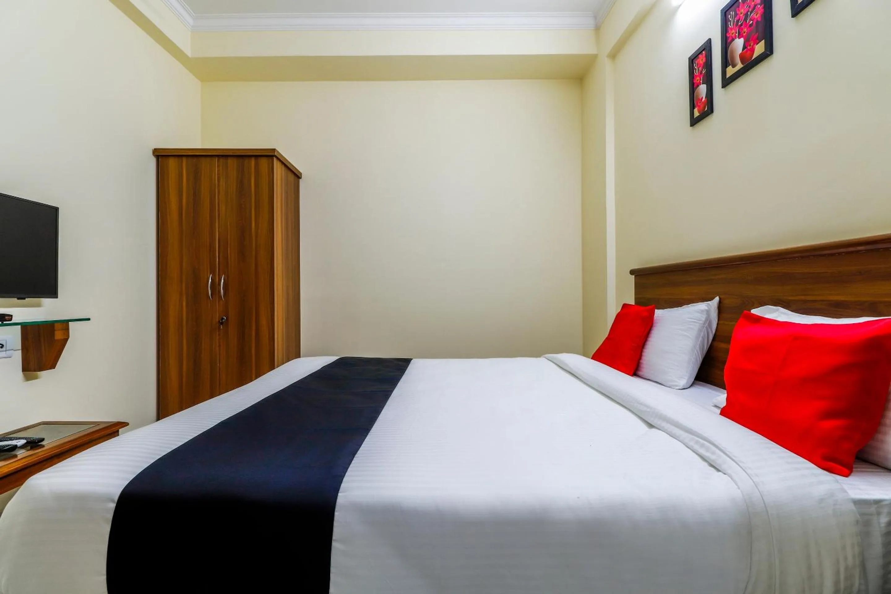 Bedroom, Bed in Capital O SLN Residency