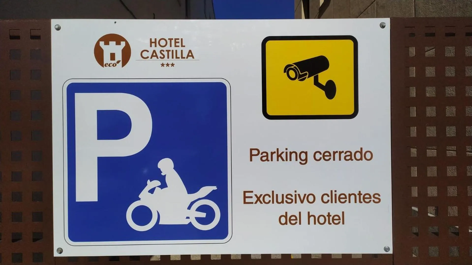 Parking in Hotel Castilla Torrijos