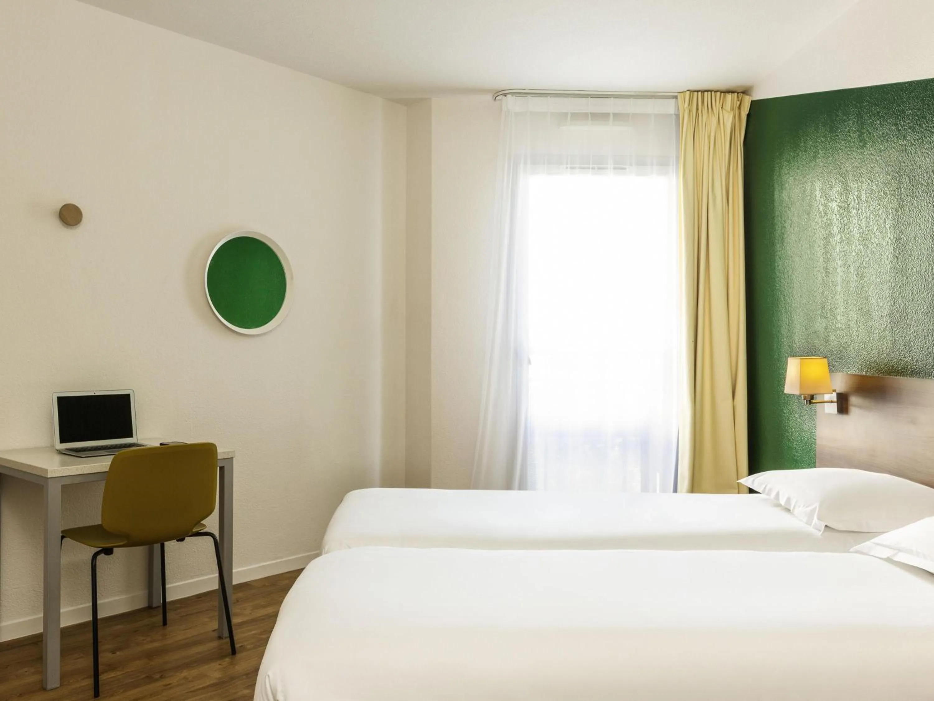 Property building, Bed in Aparthotel Adagio Access Carrières Sous Poissy