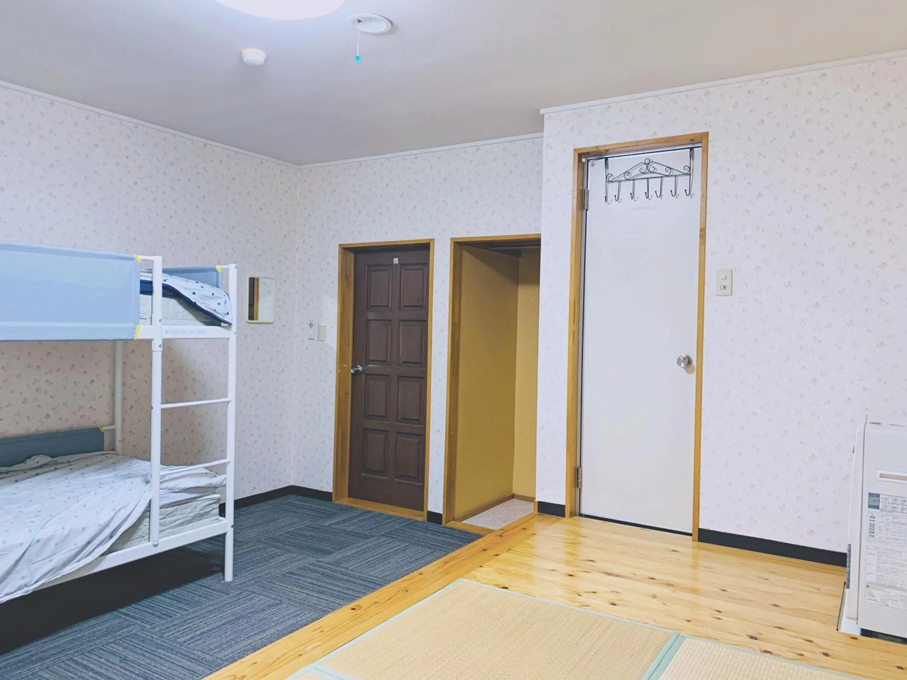 Bedroom, Bed in Snow Elephant