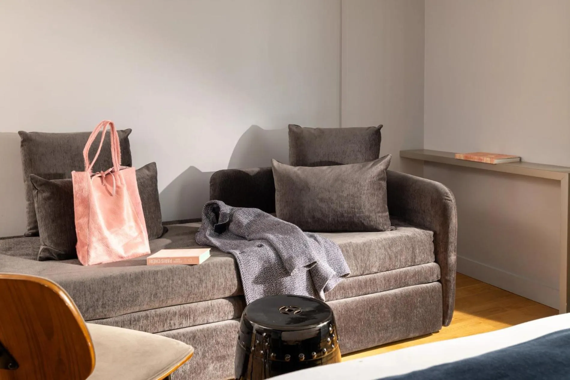 Living room in Midnight Hôtel Paris