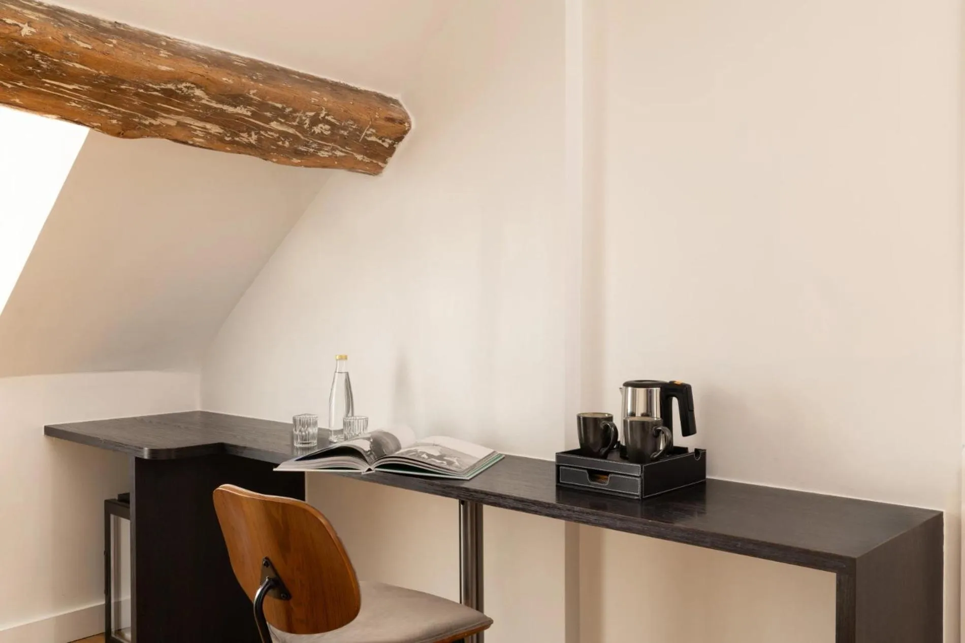 Coffee/tea facilities in Midnight Hôtel Paris