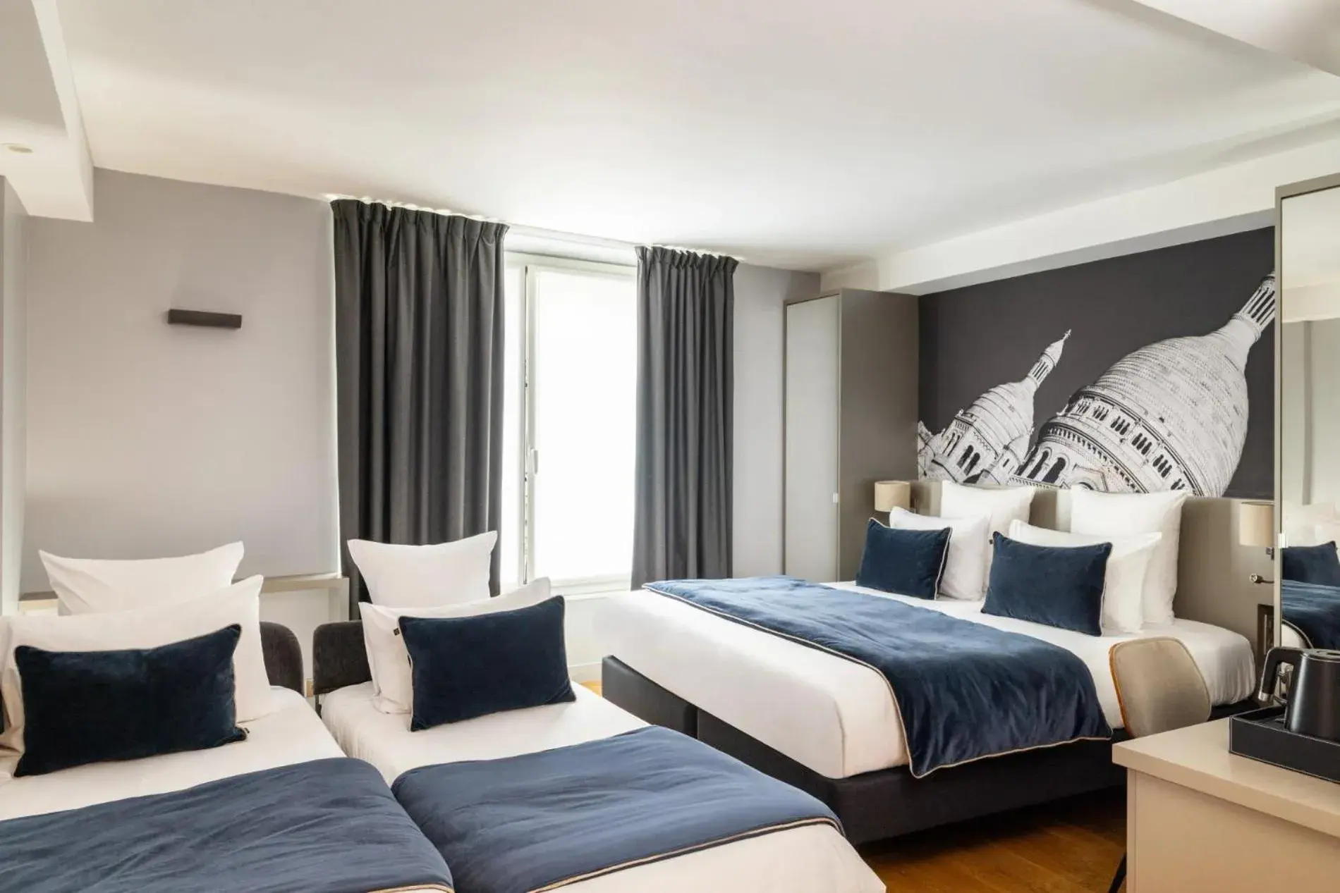 Deluxe Room in Midnight Hôtel Paris Deluxe Room in Midnight Hôtel Paris