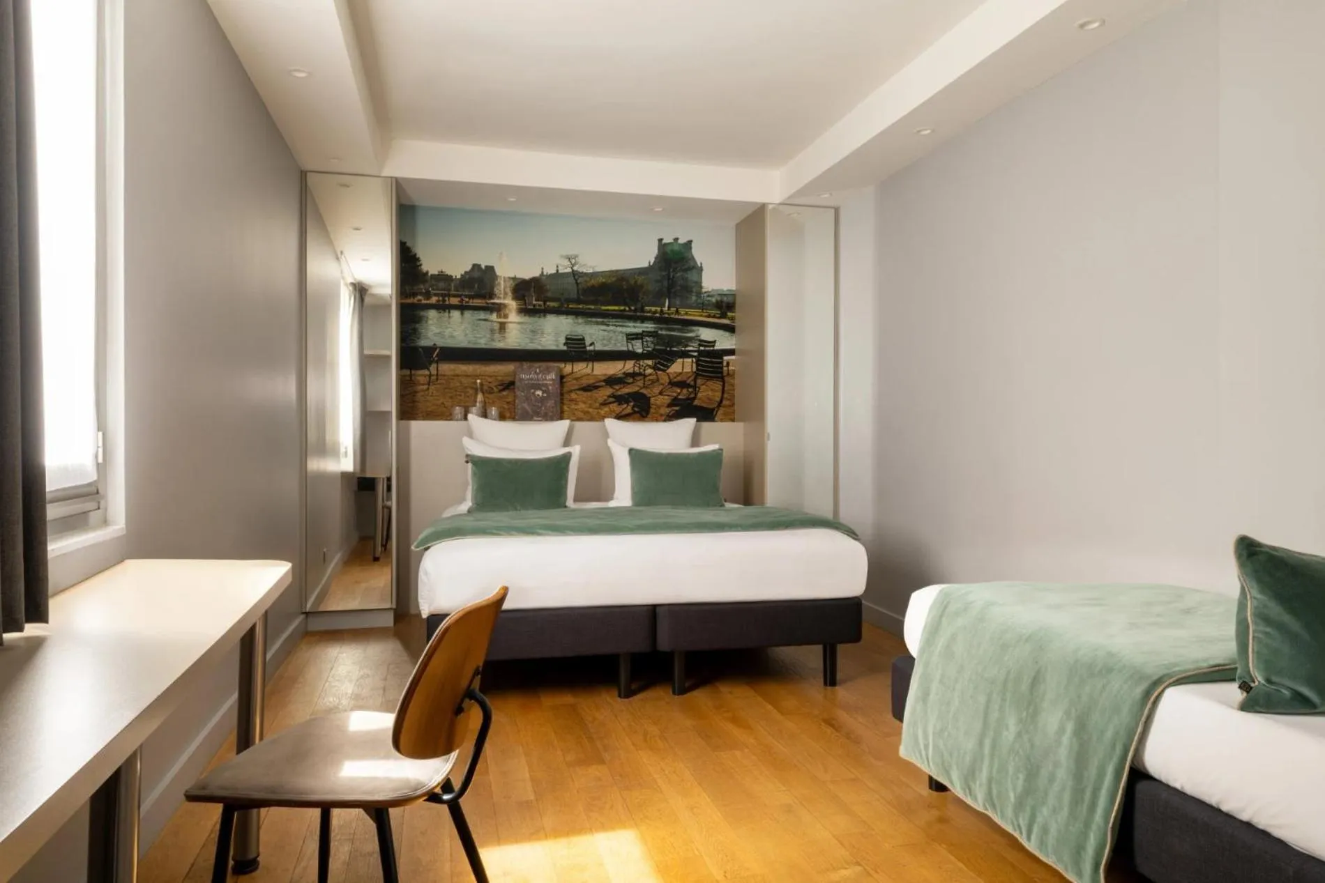 Bed in Midnight Hôtel Paris