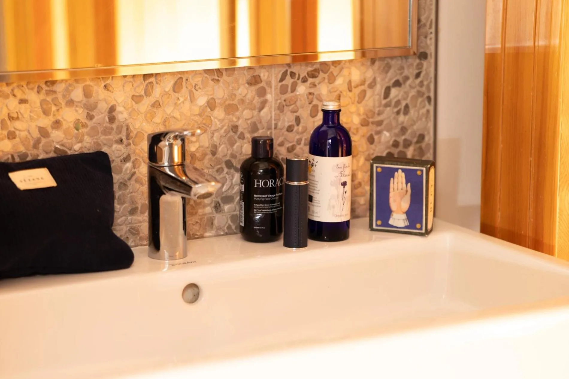 Bathroom in Midnight Hôtel Paris