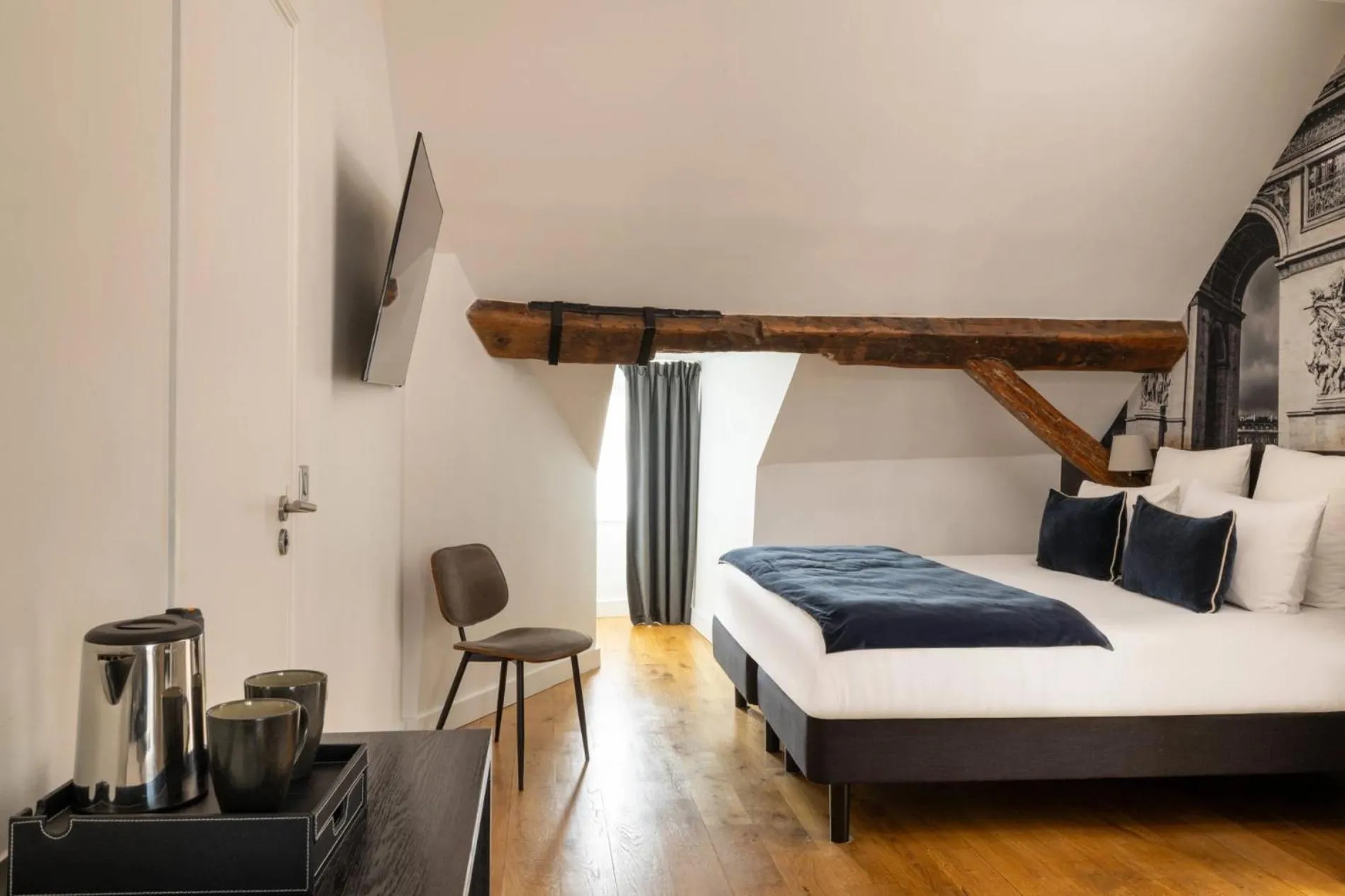 Bed in Midnight Hôtel Paris