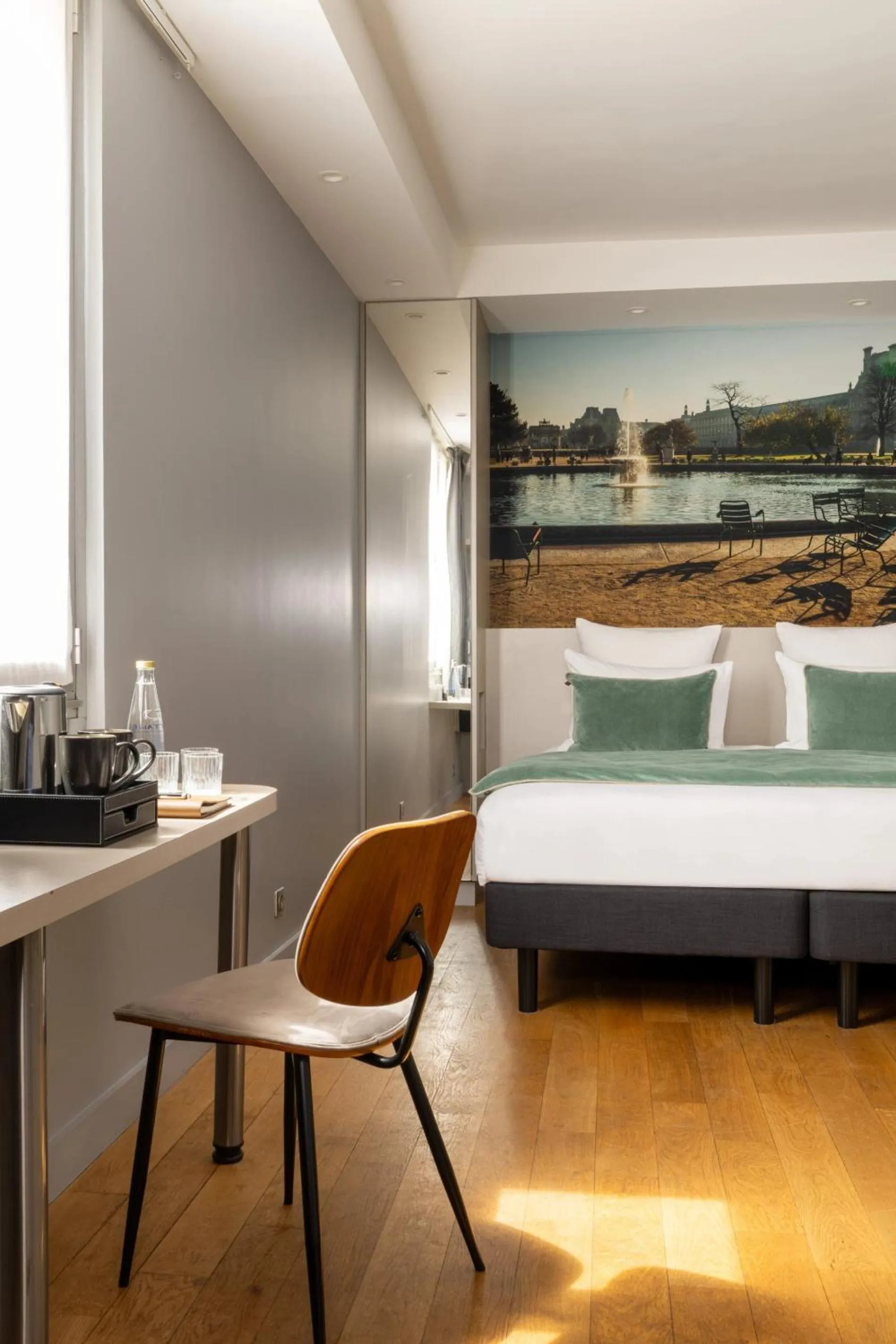 Bed in Midnight Hôtel Paris