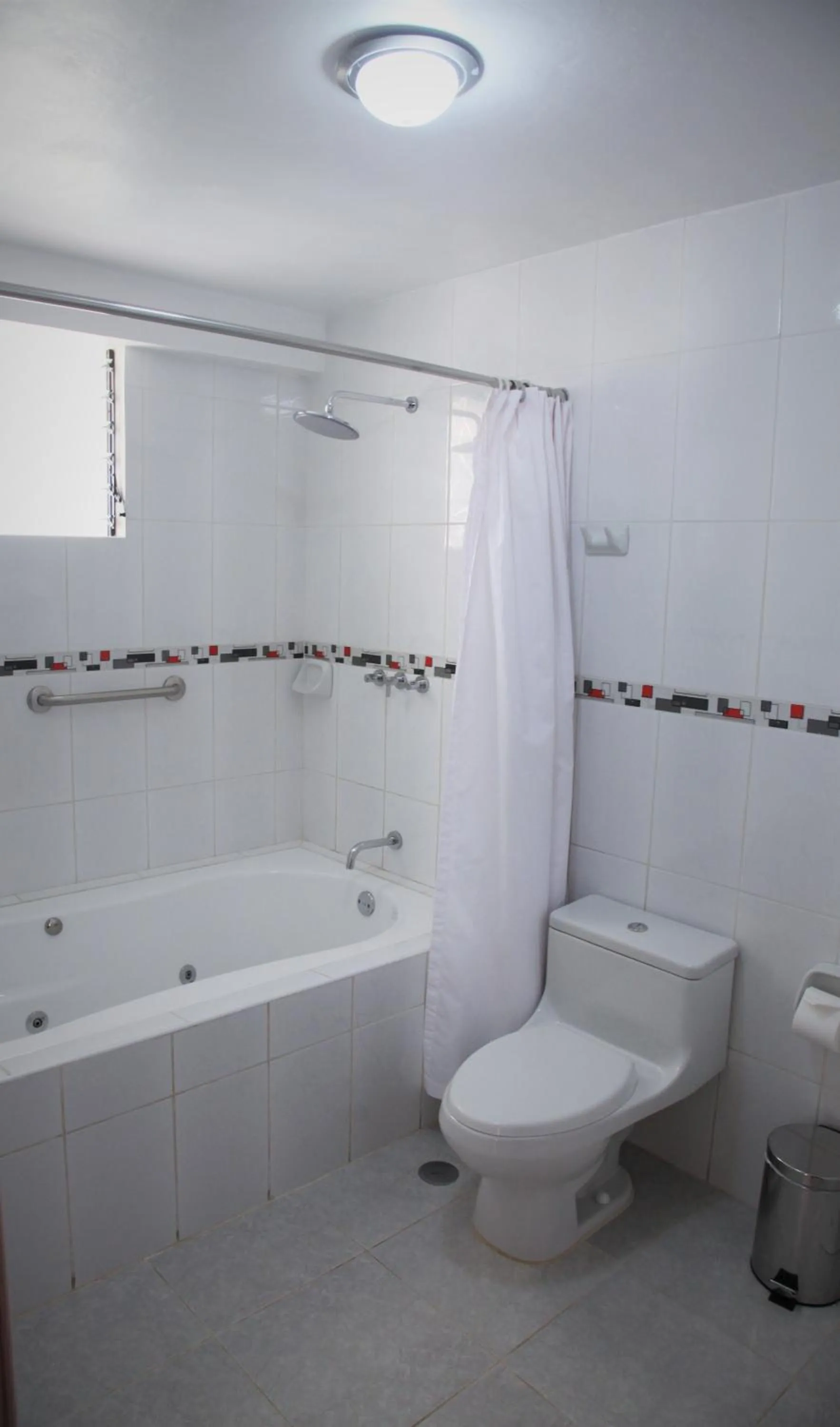 Shower in Tunupa Lodge Hotel