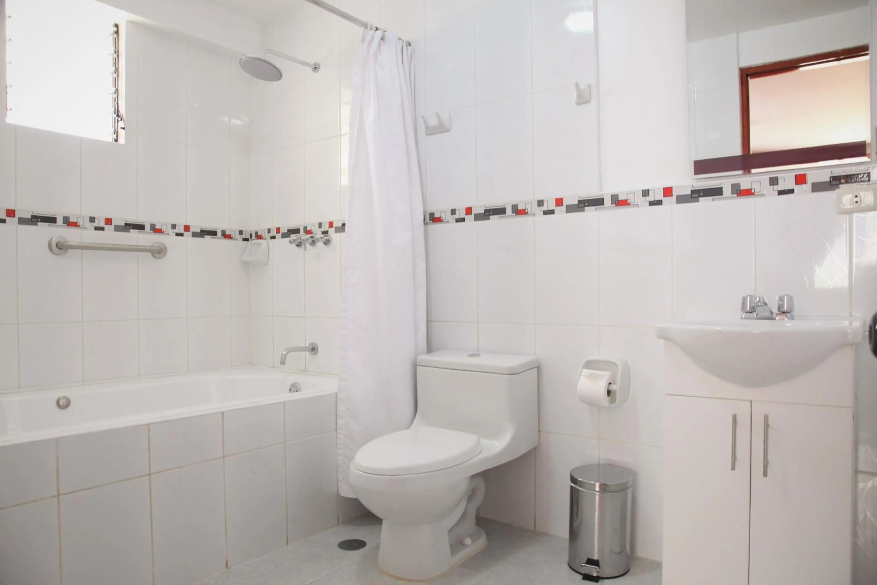 Shower in Tunupa Lodge Hotel