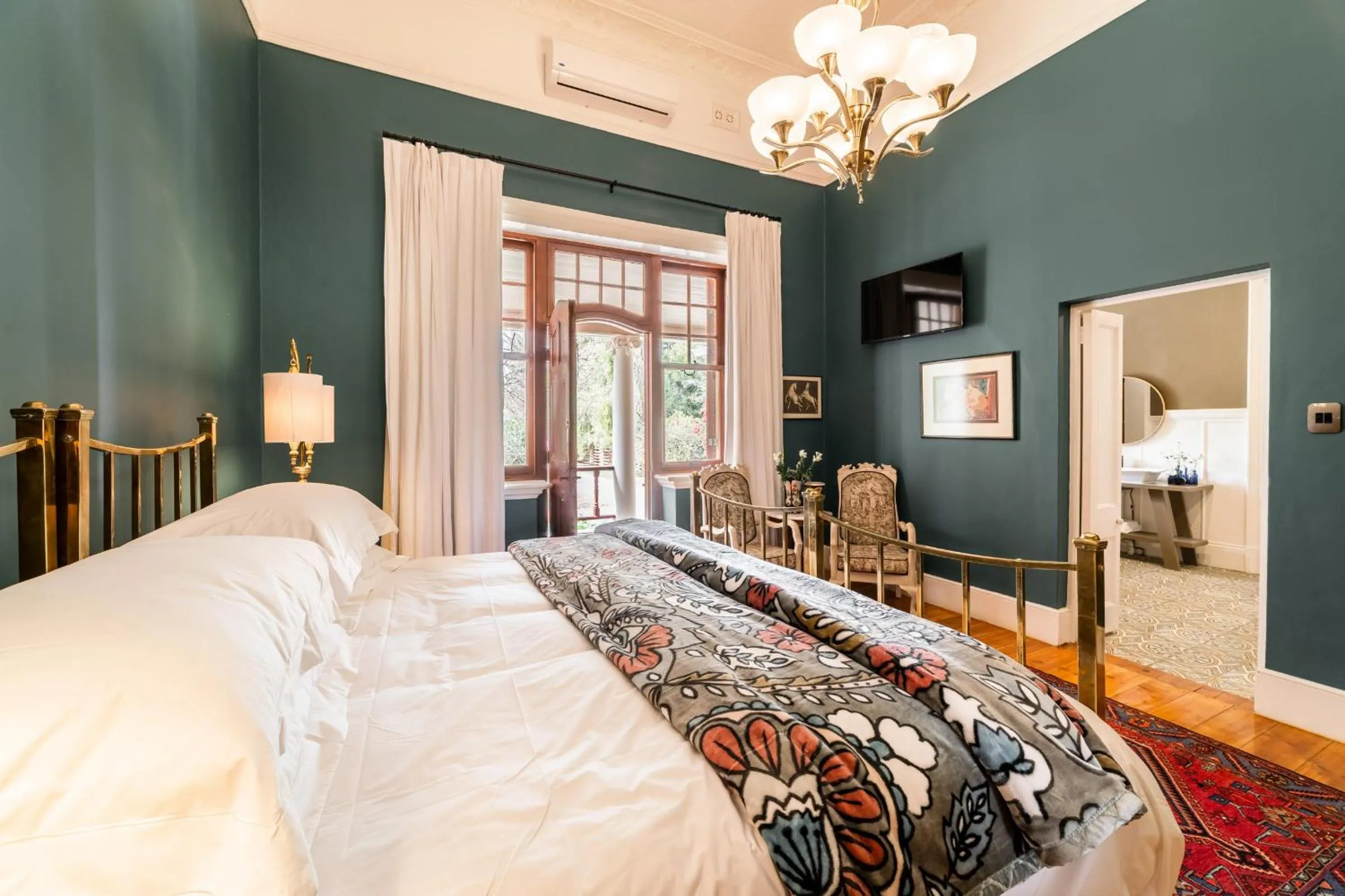 Bed in Welgeluk Feather Palace