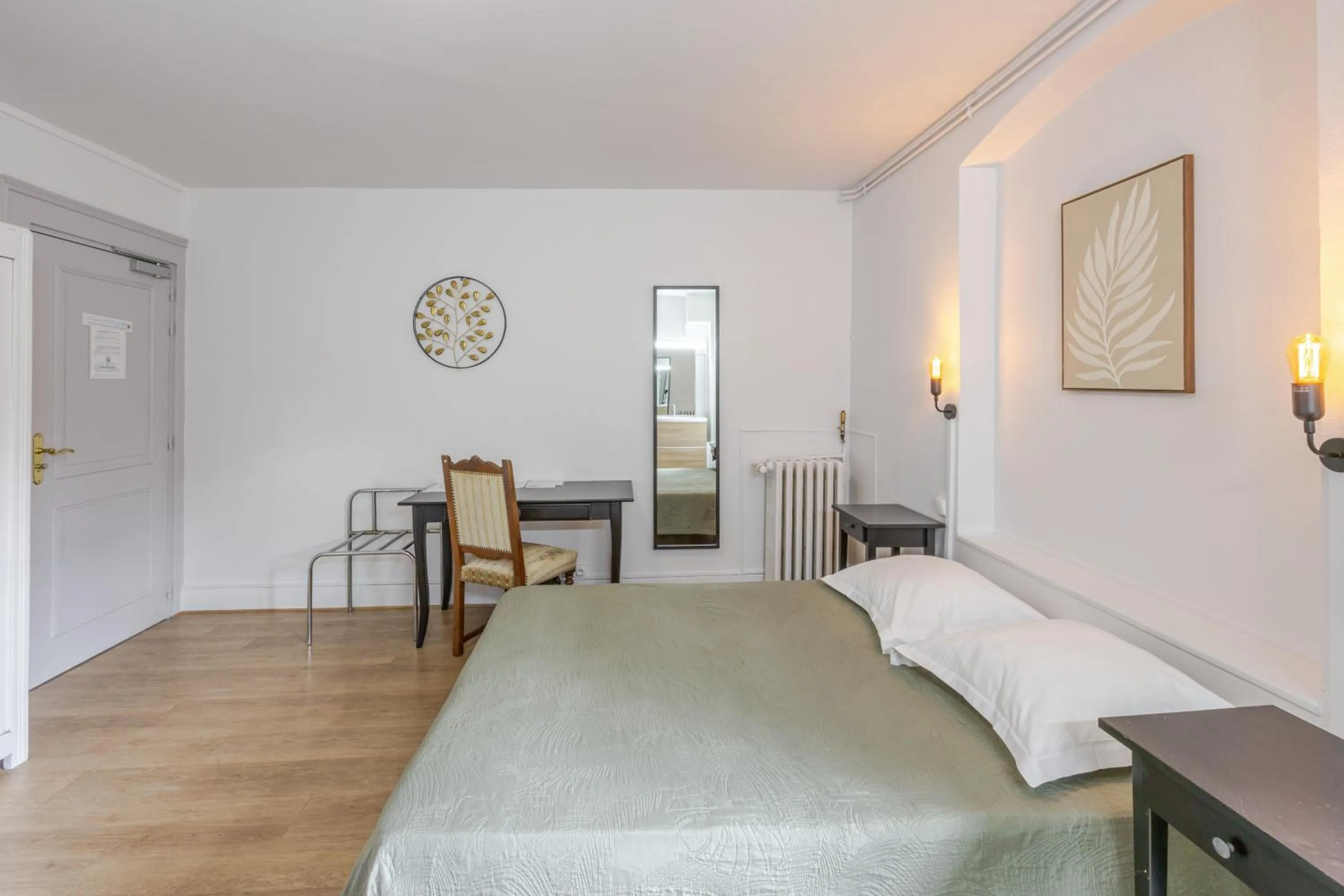 Bed in Hôtel Patricia - Strasbourg Hyper Centre